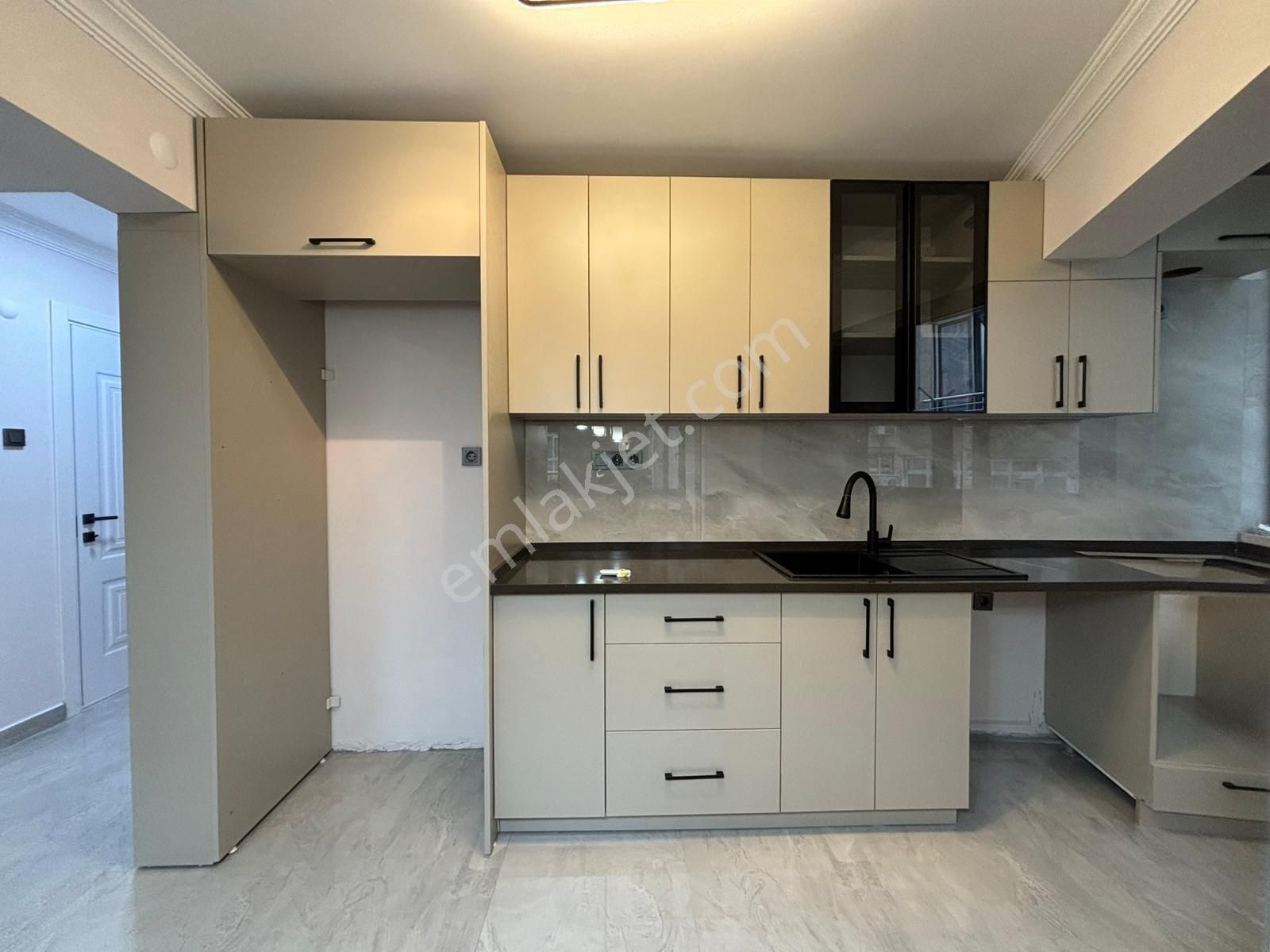 Asil'den Üçkuyularda Cadde Yanı 3+1 Arakat Köşe Daire - Görsel 4