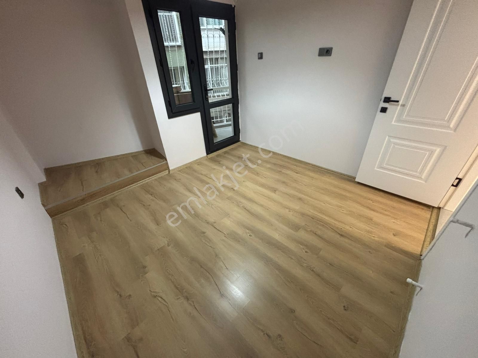 Asil'den Üçkuyularda Cadde Yanı 3+1 Arakat Köşe Daire - Görsel 16