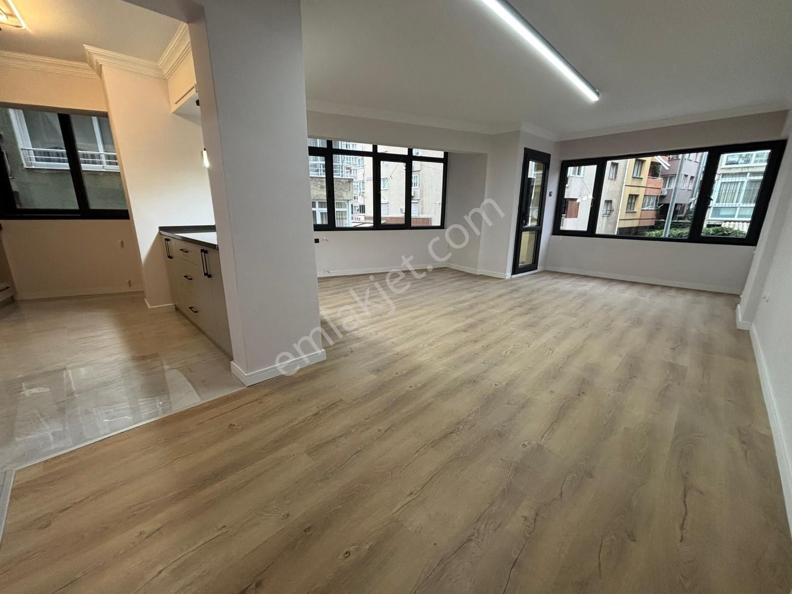 Asil'den Üçkuyularda Cadde Yanı 3+1 Arakat Köşe Daire - Görsel 11