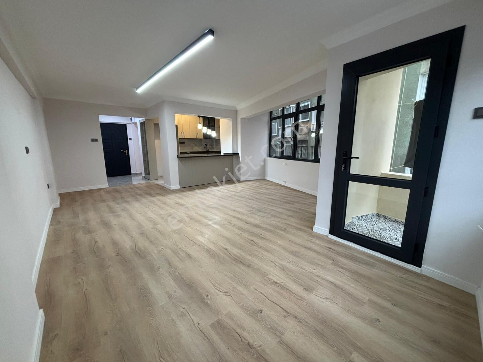 Asil'den Üçkuyularda Cadde Yanı 3+1 Arakat Köşe Daire - Görsel 8