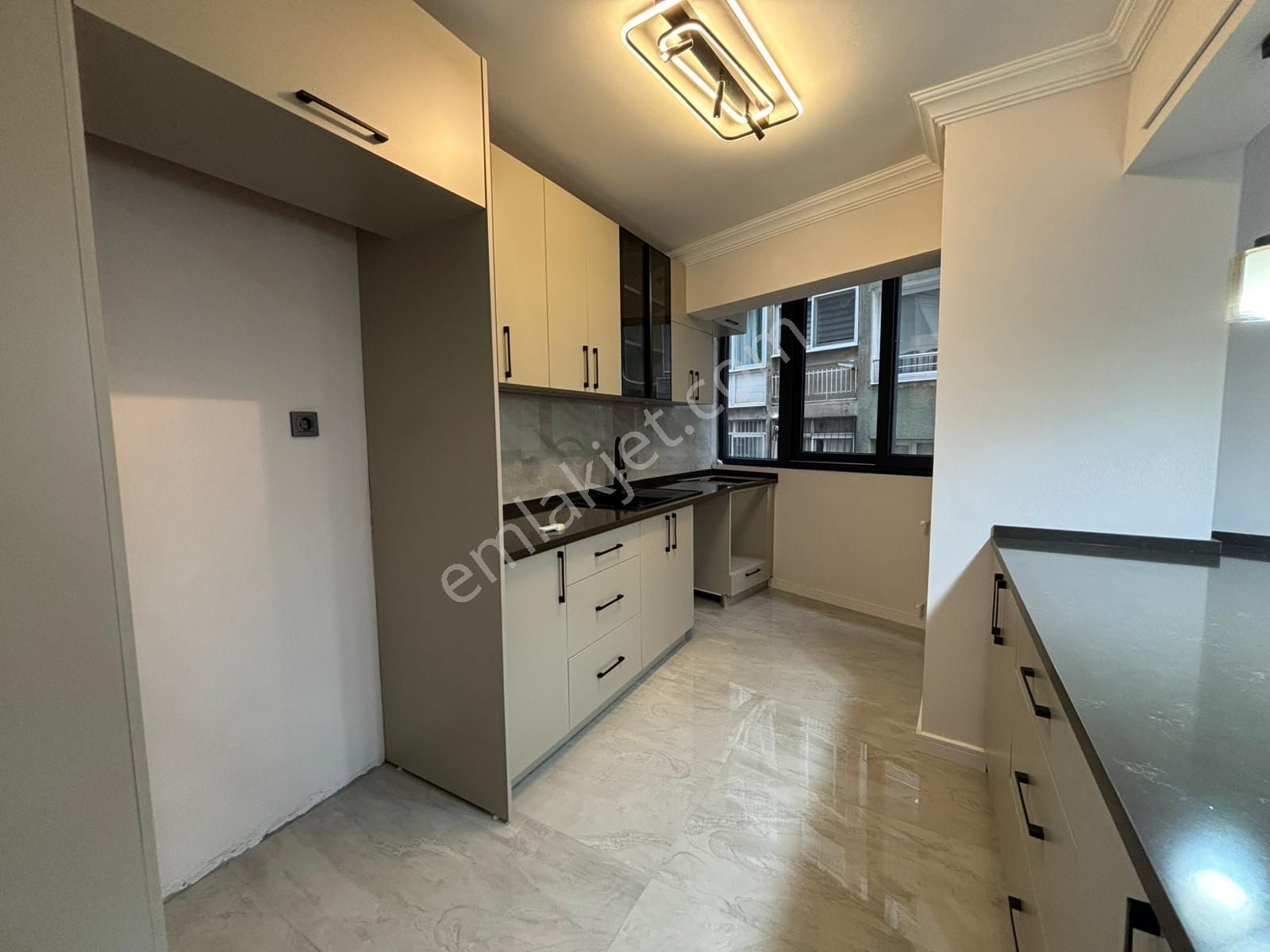 Asil'den Üçkuyularda Cadde Yanı 3+1 Arakat Köşe Daire