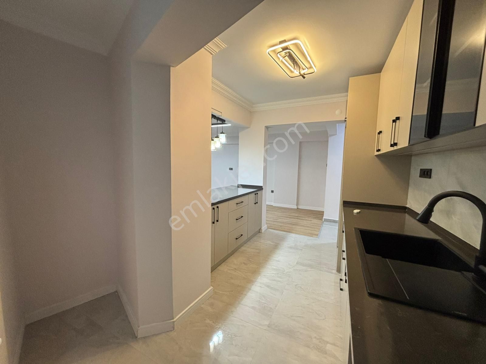 Asil'den Üçkuyularda Cadde Yanı 3+1 Arakat Köşe Daire - Görsel 6