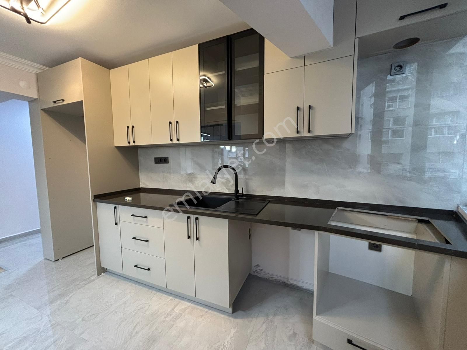 Asil'den Üçkuyularda Cadde Yanı 3+1 Arakat Köşe Daire - Görsel 5