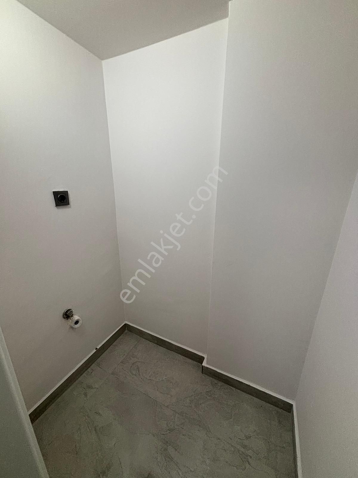 Asil'den Üçkuyularda Cadde Yanı 3+1 Arakat Köşe Daire - Görsel 23