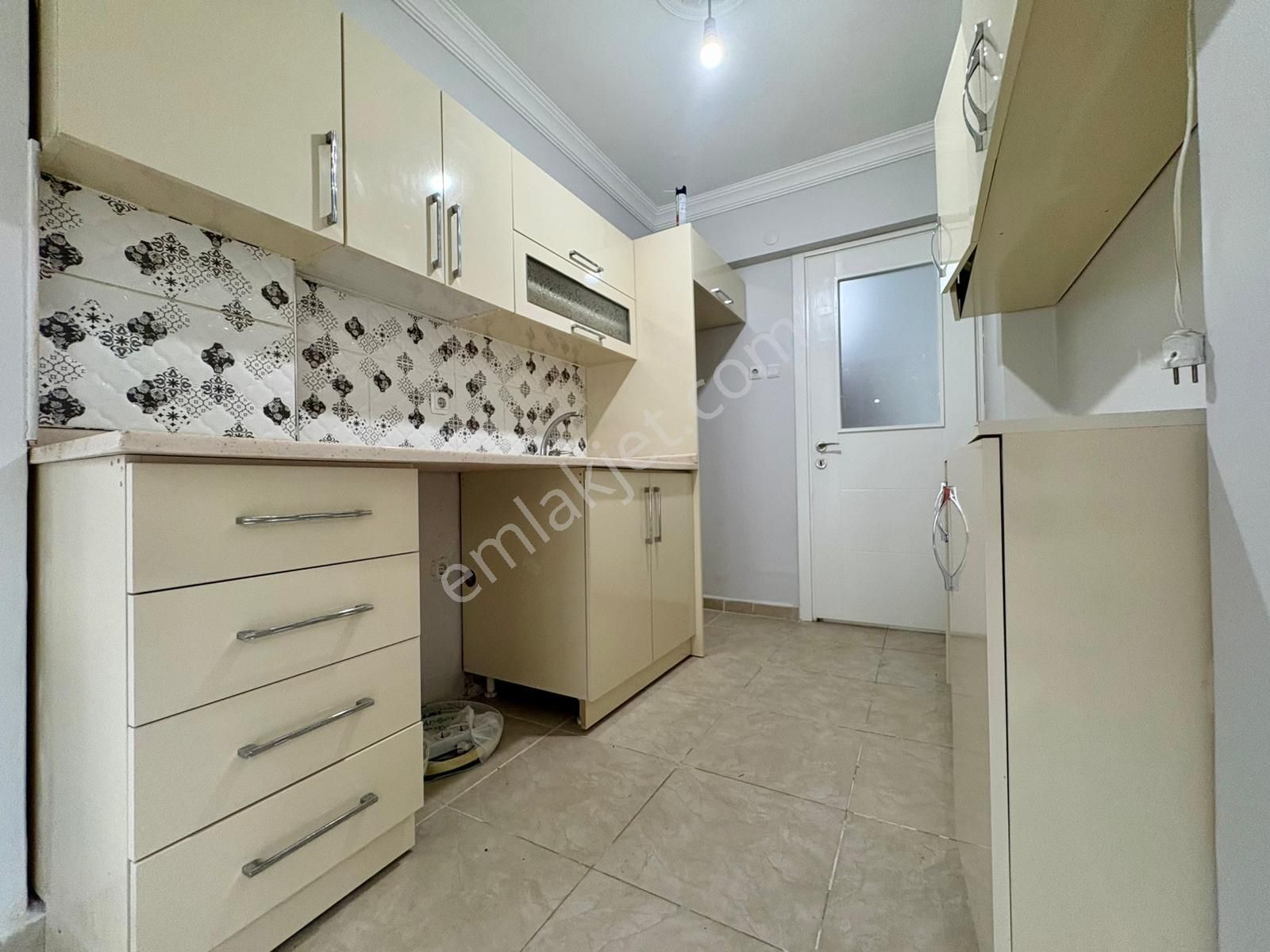 Akçay Sezgin Emlaktan Denize 200 Mt Bahçe Kullanımlı Satılık 3+1 Daire - Görsel 13