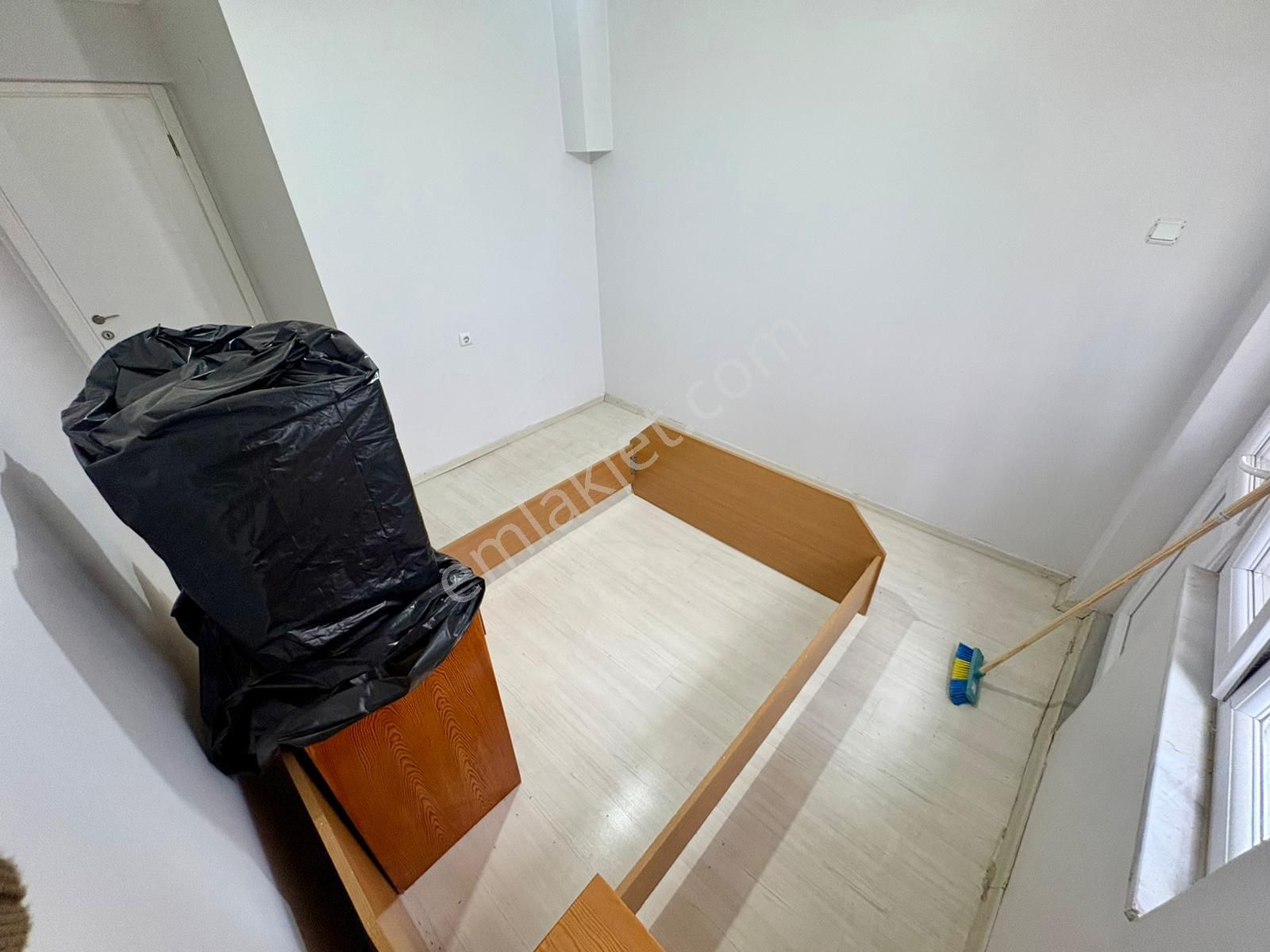 Akçay Sezgin Emlaktan Denize 200 Mt Bahçe Kullanımlı Satılık 3+1 Daire - Görsel 20