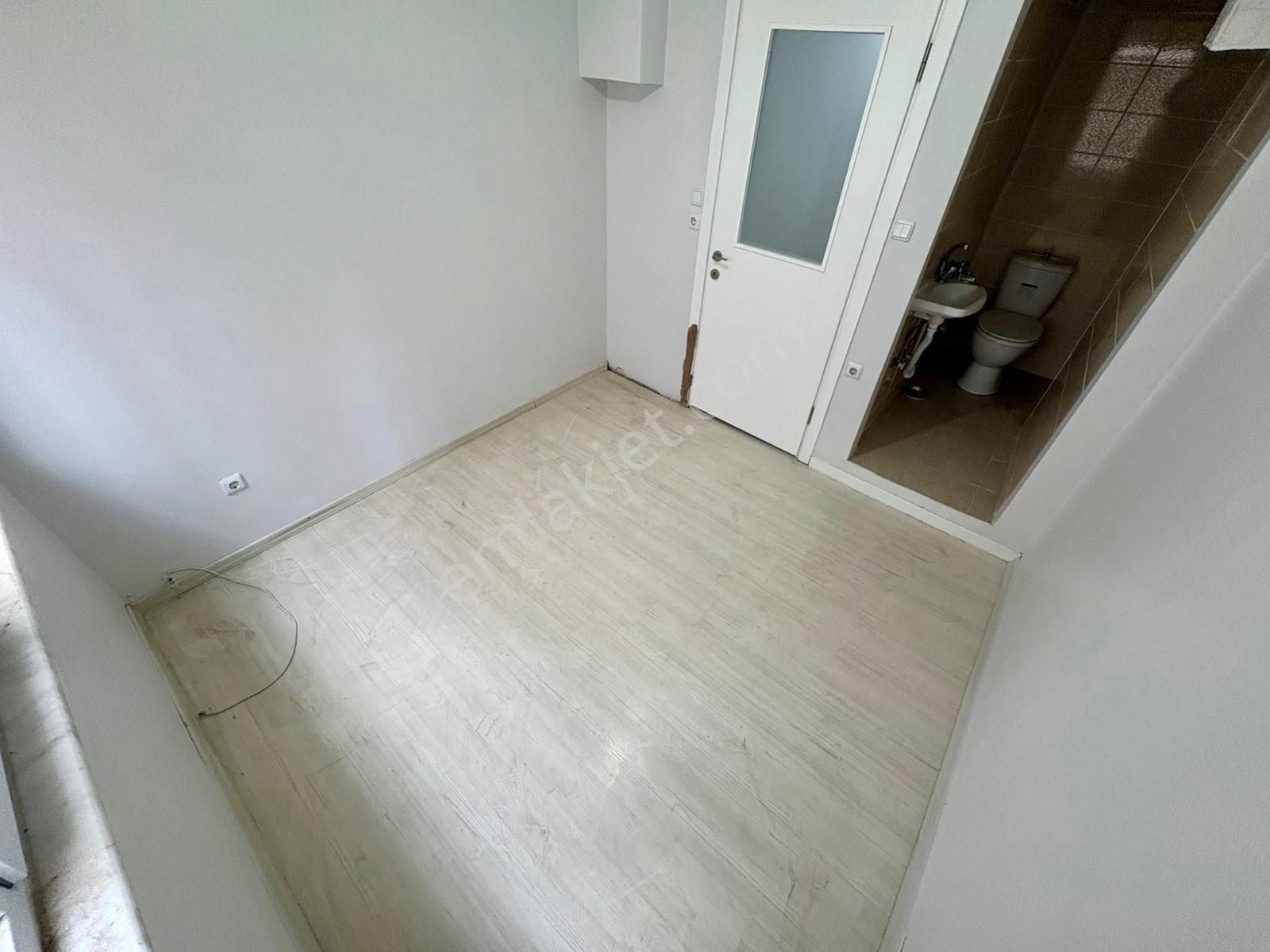 Akçay Sezgin Emlaktan Denize 200 Mt Bahçe Kullanımlı Satılık 3+1 Daire - Görsel 17