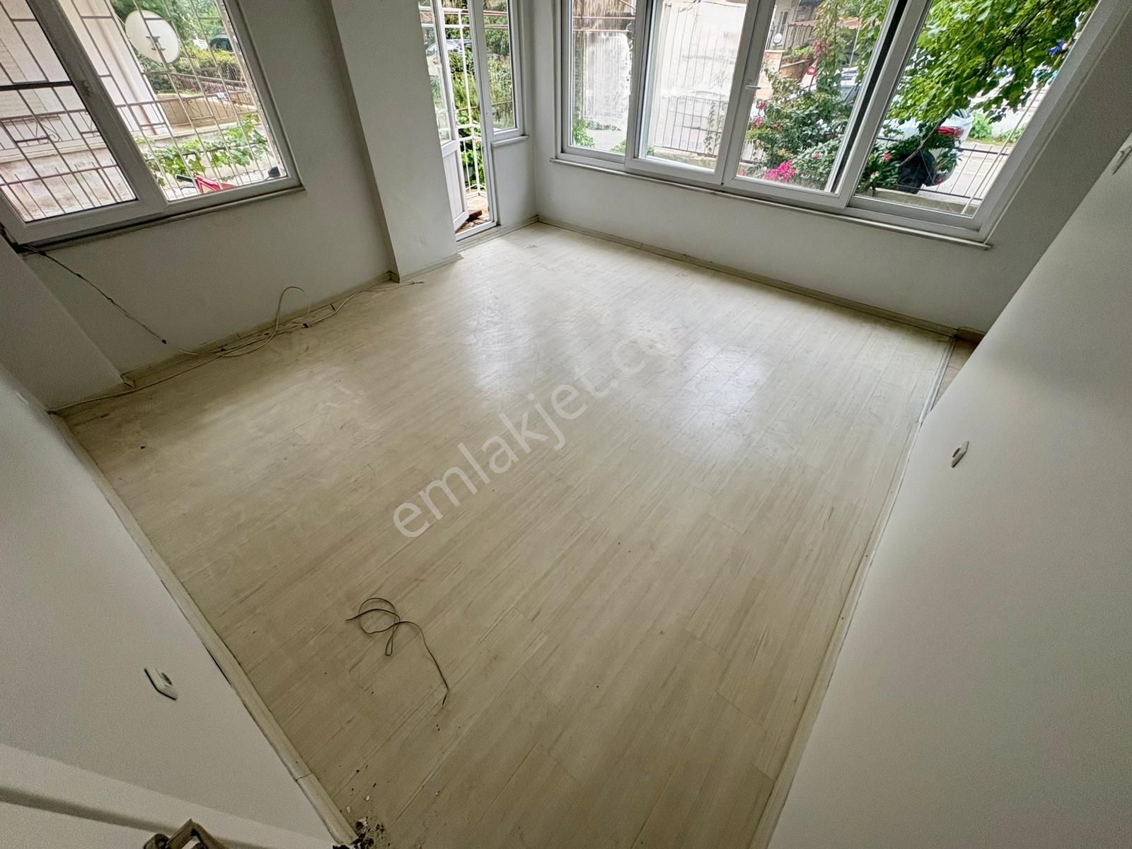 Akçay Sezgin Emlaktan Denize 200 Mt Bahçe Kullanımlı Satılık 3+1 Daire - Görsel 10