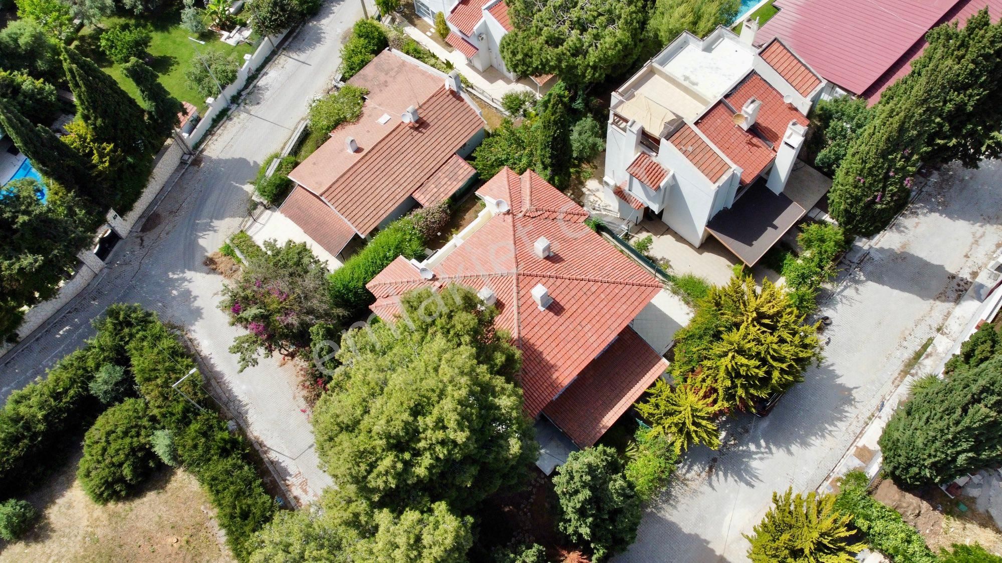 Çeşme/ardıç’ta Çok Özel Konumda Satılık 4+1 Villa - Görsel 8