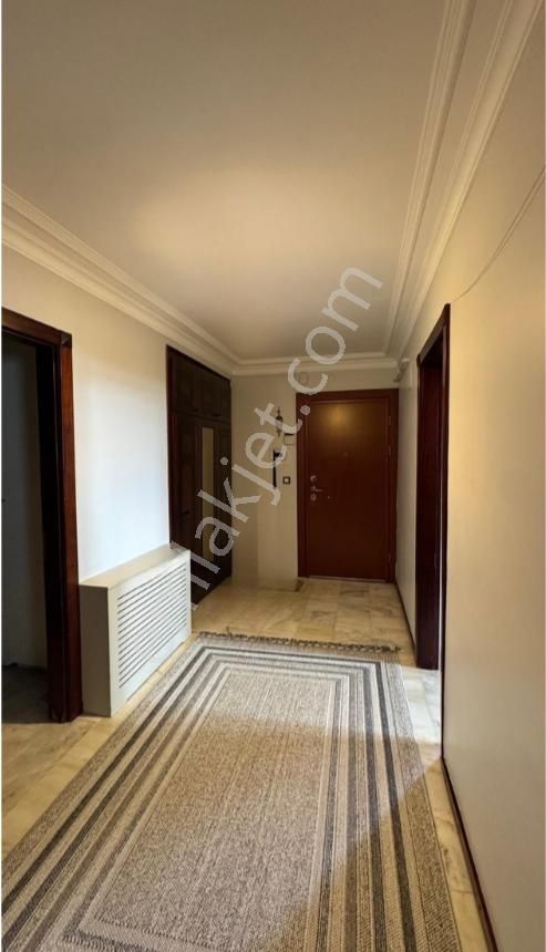 Acıbadem 'de Merkezi Konumda Asansörlü 4+1 Satılık Daire - Görsel 3