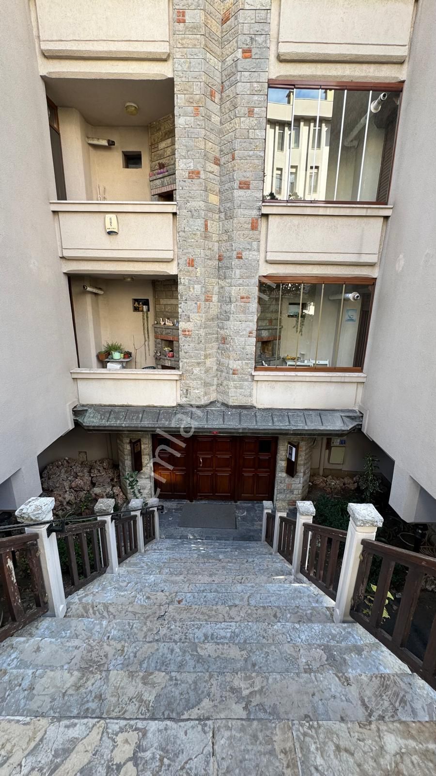 Acıbadem 'de Merkezi Konumda Asansörlü 4+1 Satılık Daire - Görsel 2