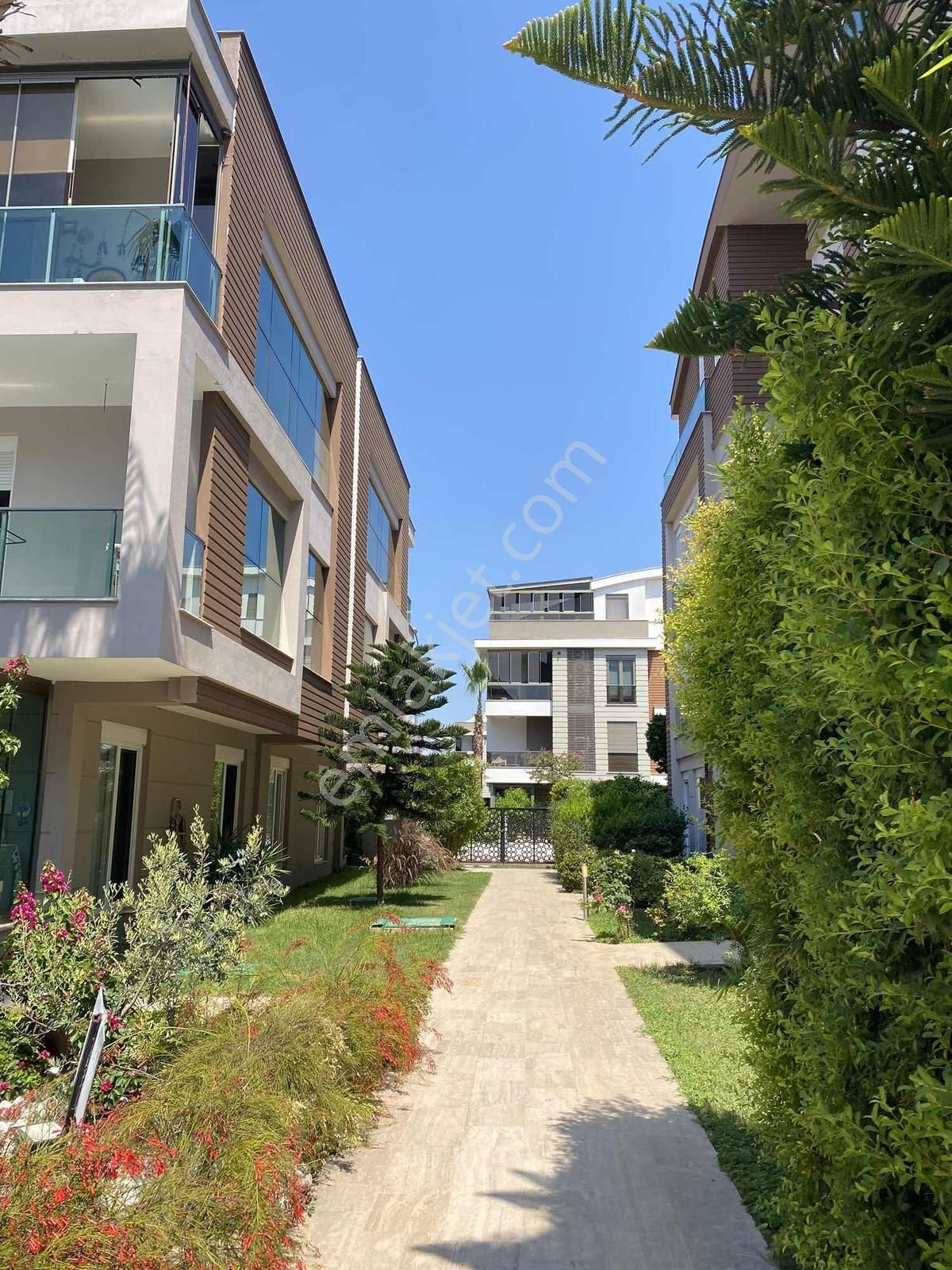 Güzeloba Lüks Site Havuz Cephe Ayrı Mutfak Ebeveyn Banyo - Görsel 20