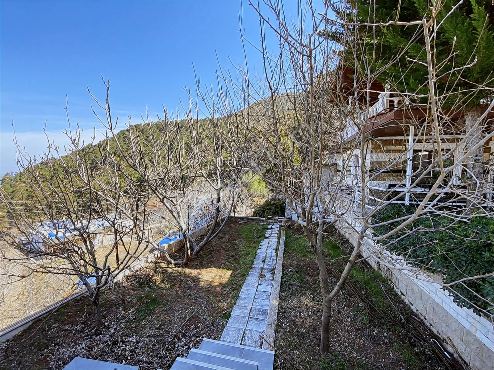 Hisarçandırda 1715m2 Arsa İçerisinde Havuzlu Lüks Bahçeli Villa - Görsel 2