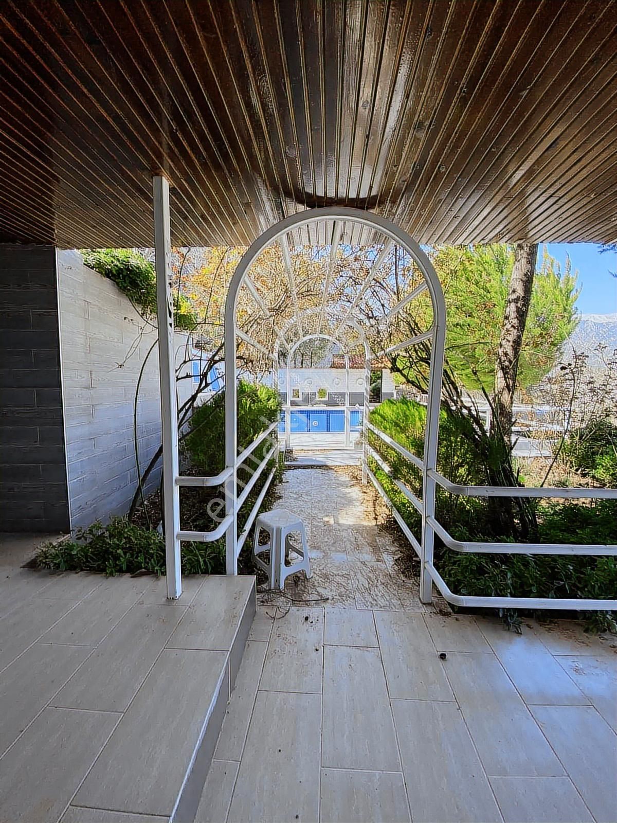 Hisarçandırda 1715m2 Arsa İçerisinde Havuzlu Lüks Bahçeli Villa - Görsel 14