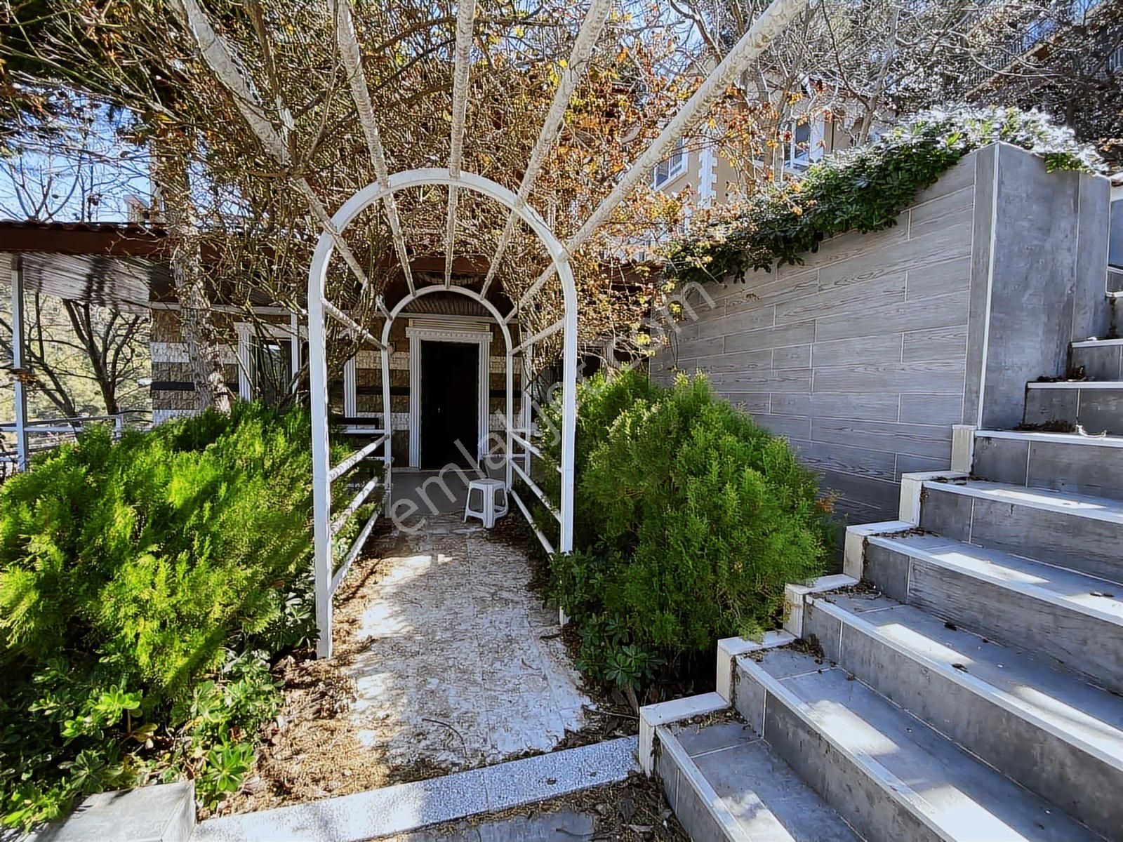 Hisarçandırda 1715m2 Arsa İçerisinde Havuzlu Lüks Bahçeli Villa - Görsel 3