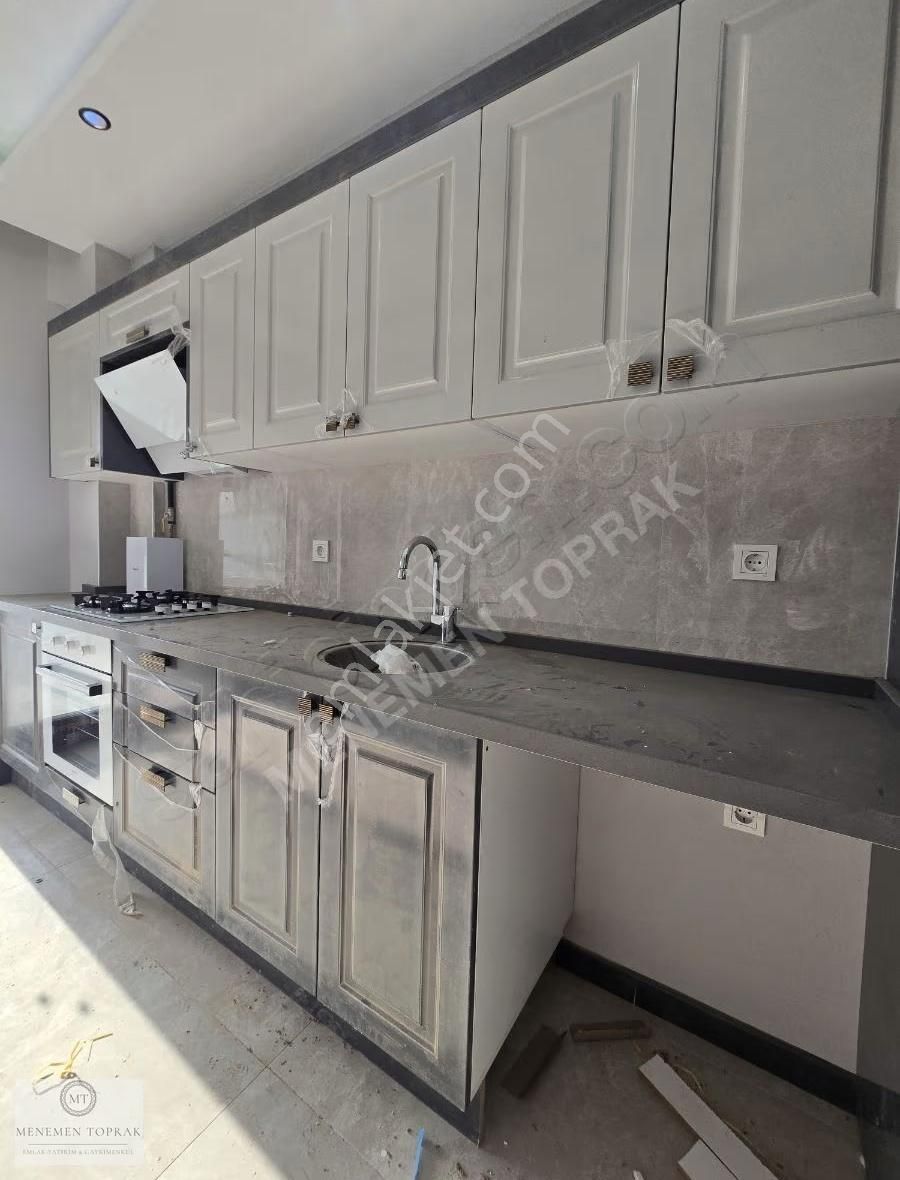 Satılık**ana Cadde Üzeri 2+1 Net 83 M² Daire