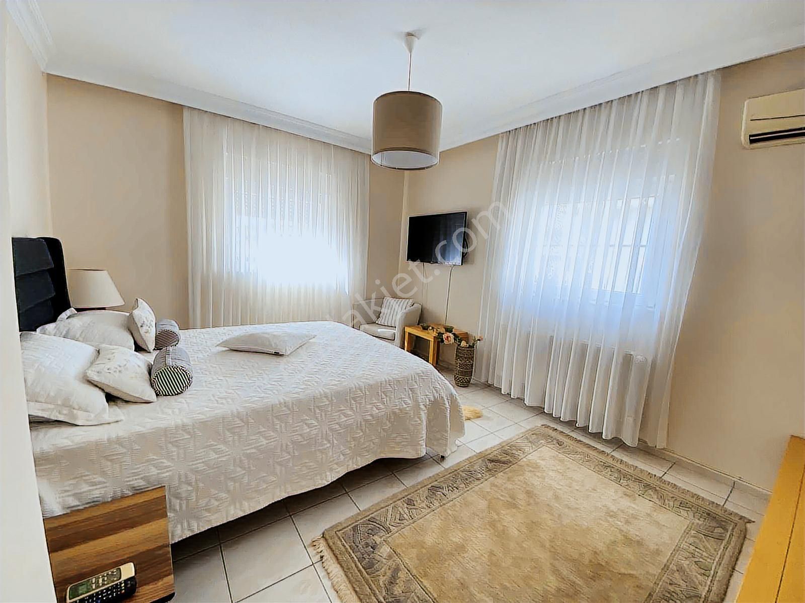 Altıntaş Satılık Villa Havuzlu Site İçerisinde - Görsel 31
