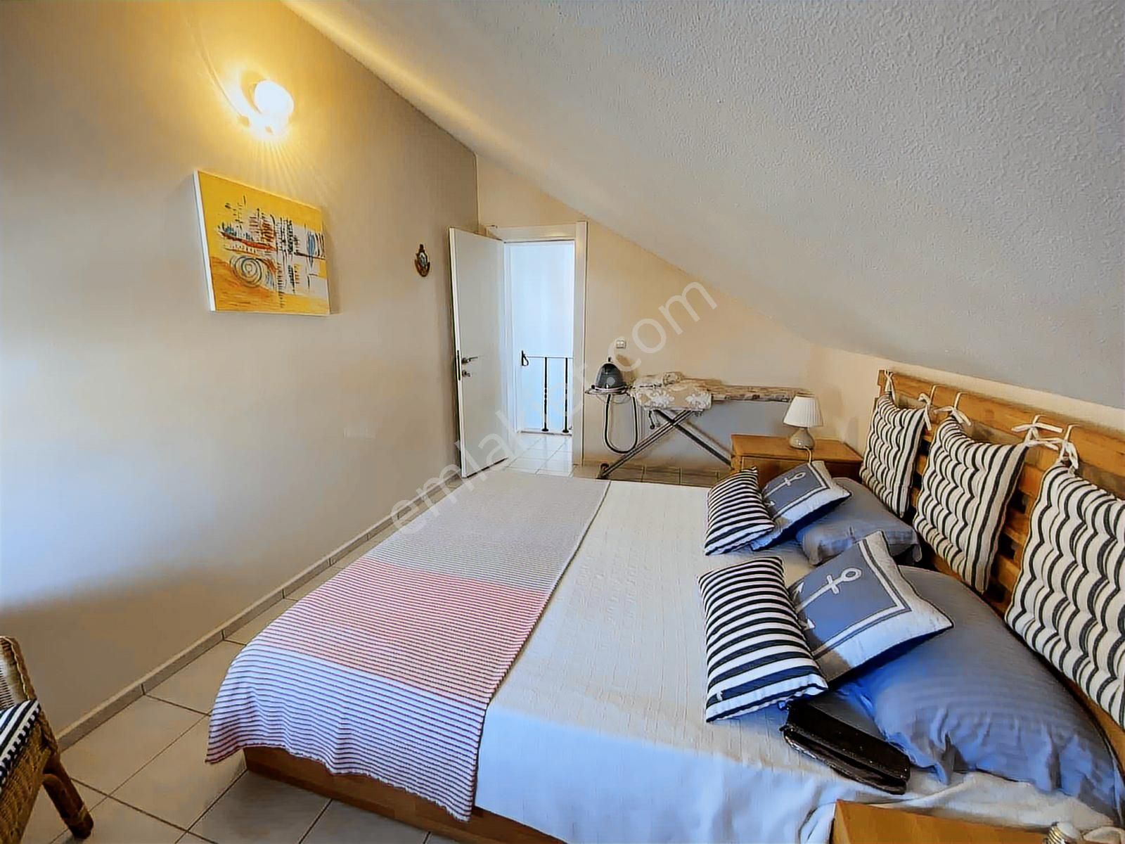 Altıntaş Satılık Villa Havuzlu Site İçerisinde - Görsel 27