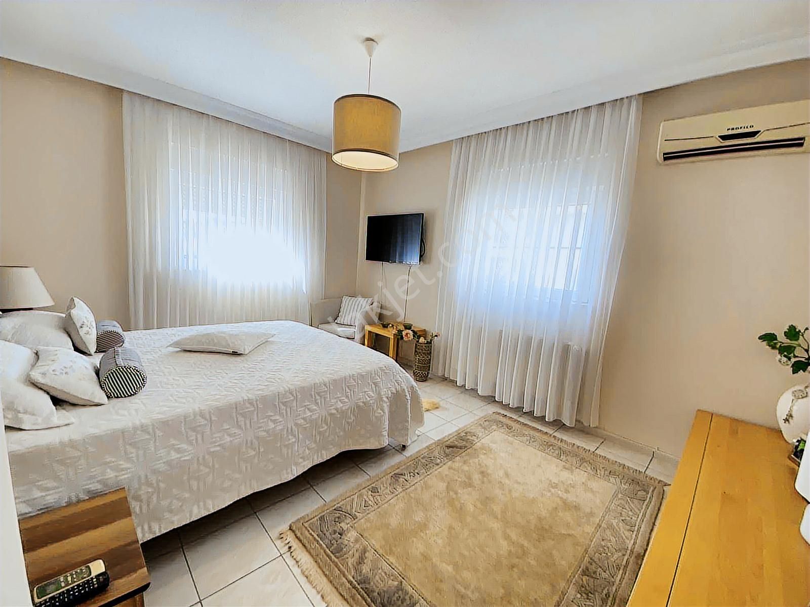 Altıntaş Satılık Villa Havuzlu Site İçerisinde - Görsel 33