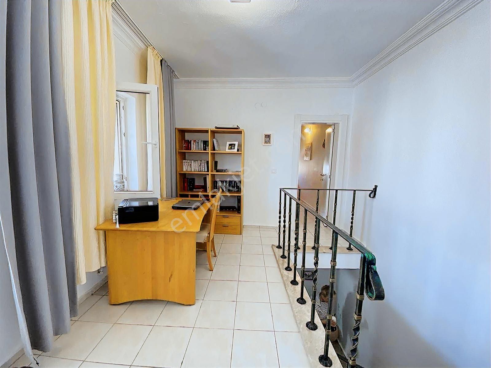 Altıntaş Satılık Villa Havuzlu Site İçerisinde - Görsel 11