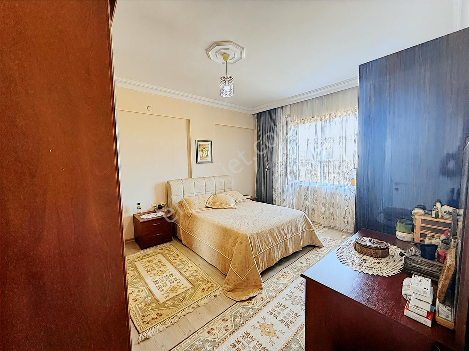 Havuzlu Site İçerisinde 3+1 Ayrı Mutfak Doğalgazlı Daire - Görsel 35