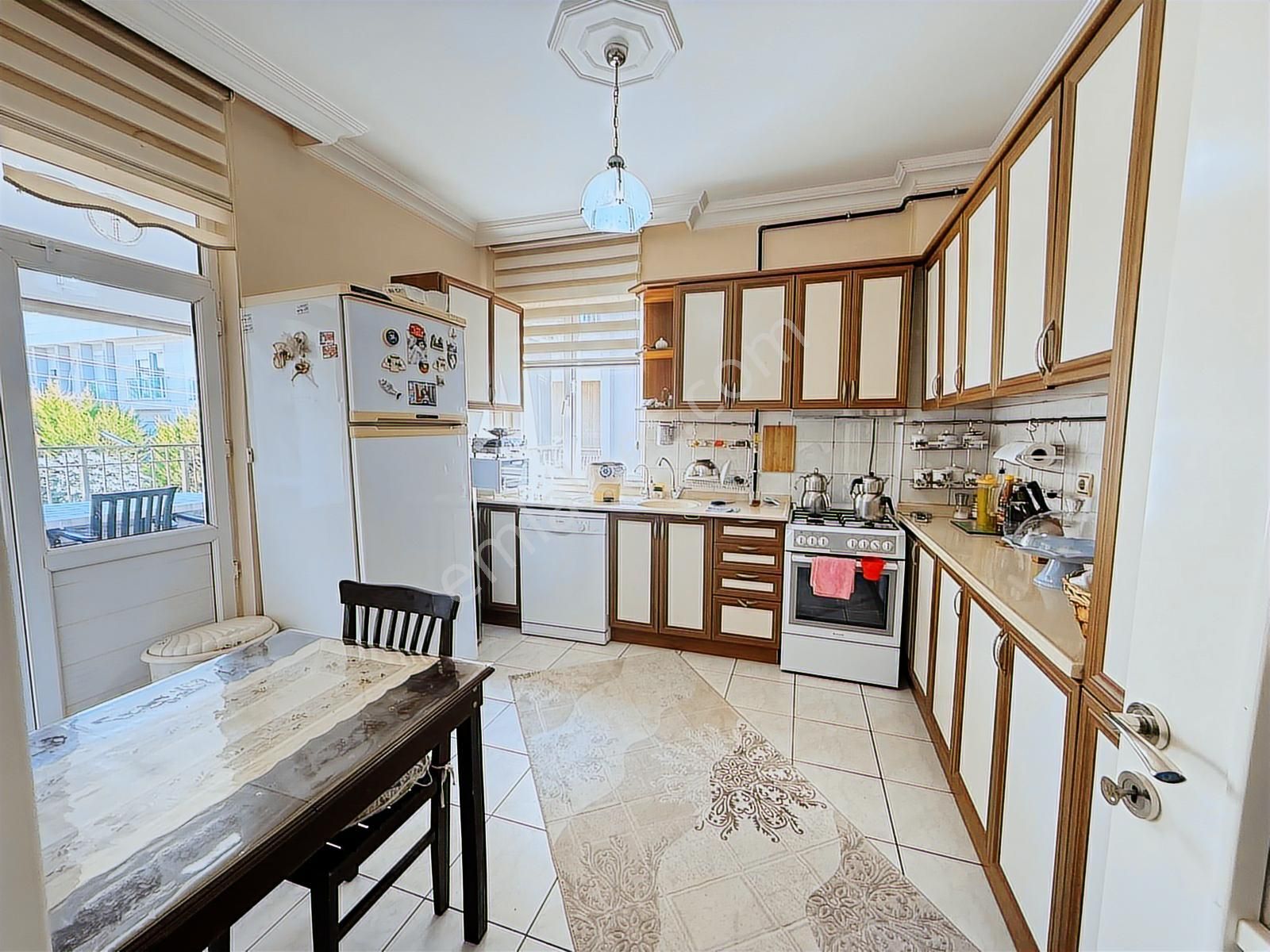 Havuzlu Site İçerisinde 3+1 Ayrı Mutfak Doğalgazlı Daire - Görsel 11