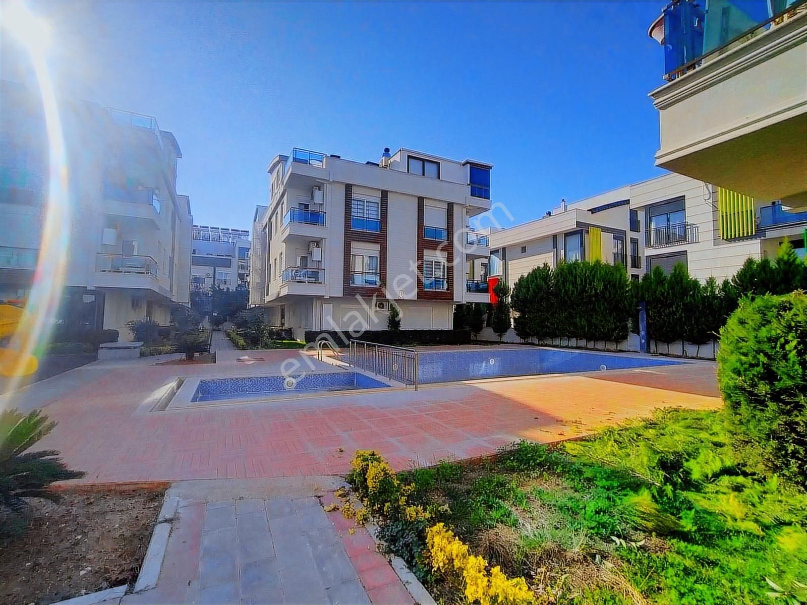 Güzeloba Rauf Denktaş 5 Dk. 2+1 Ayrı Mutfak Site İçerinde Daire