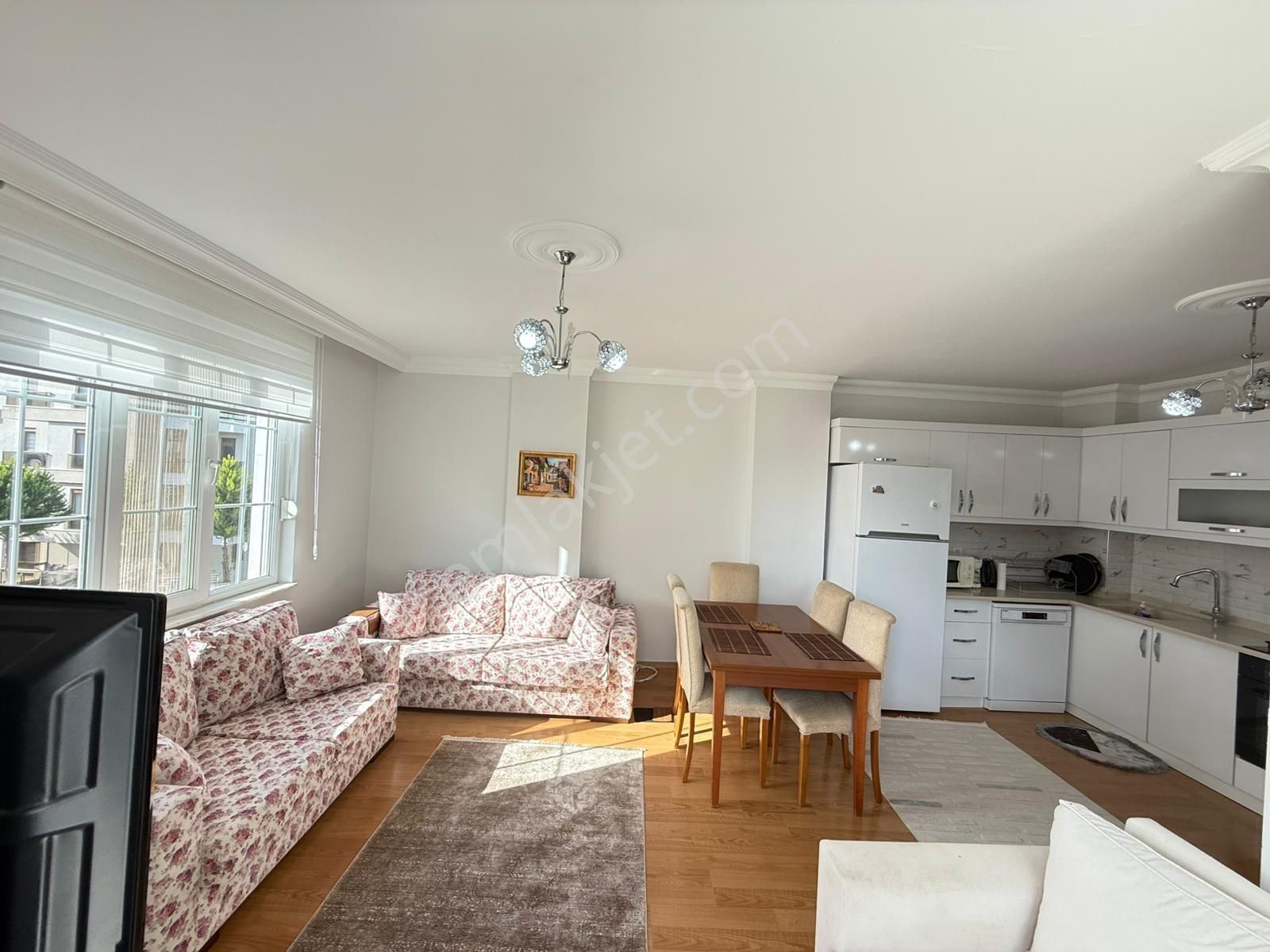 R.denktaş Caddesi Katta 2+1 Temiz Eşyalı Kiralık Daire