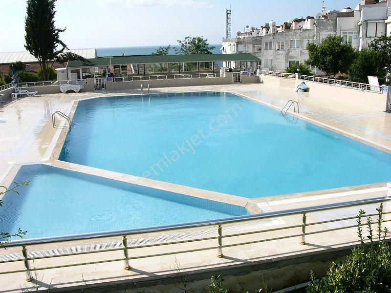 Haydar Emlaktan Yenicede Büyük Bahçeli,köşe,deniz Manz.havuzlu Sitede - Görsel 3