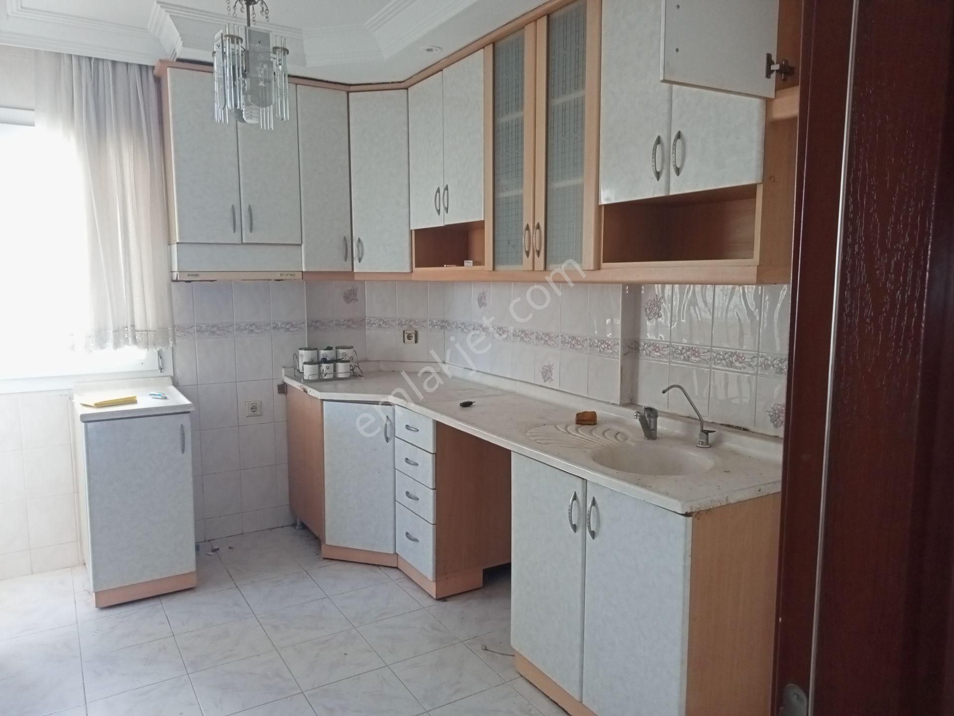 Satılık 3+1 Beyazevler De Odaları Geniş İskanlı Hasarsız Bina Site İçerisin De 4000000tl - Görsel 3