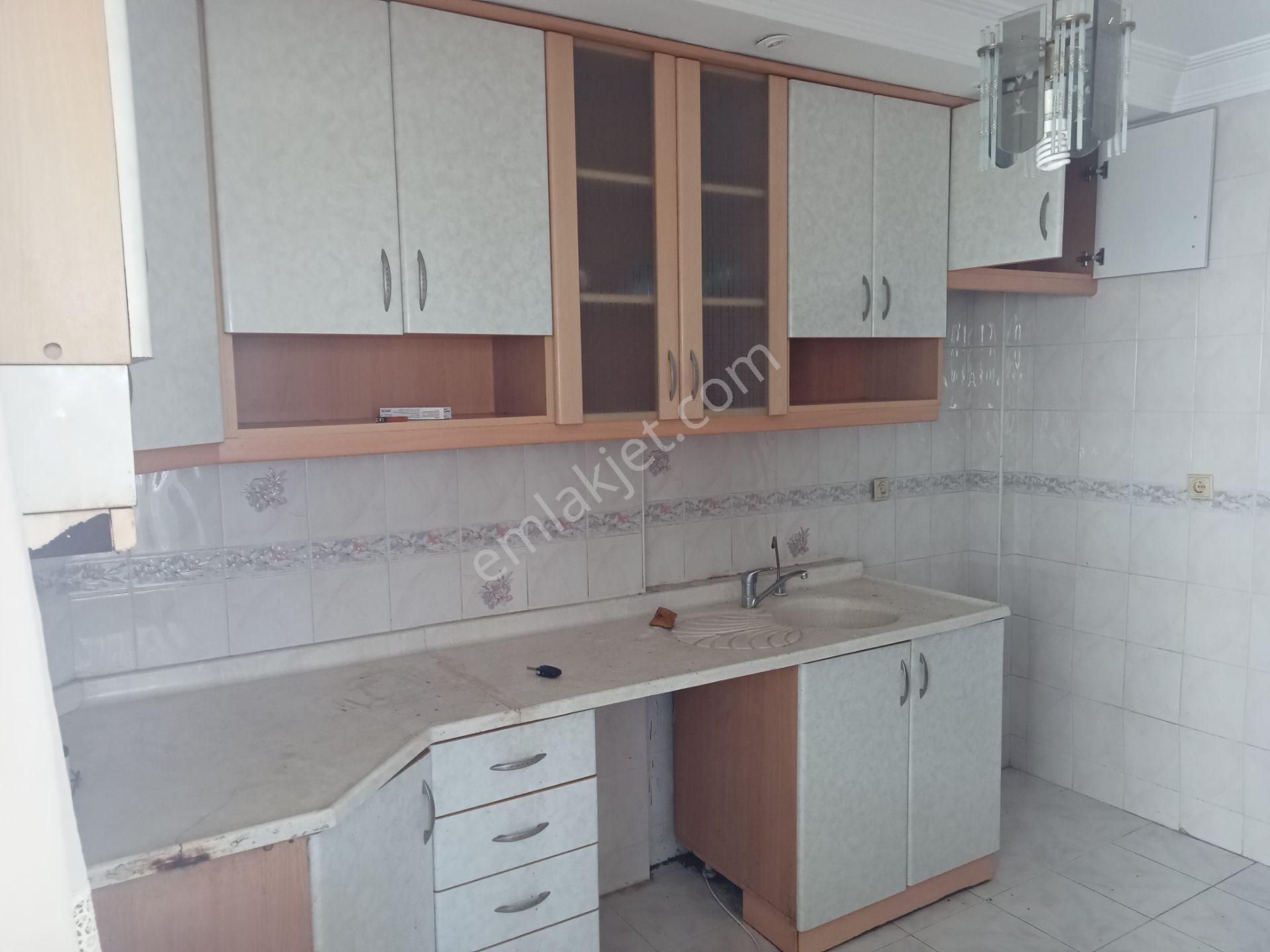 Satılık 3+1 Beyazevler De Odaları Geniş İskanlı Hasarsız Bina Site İçerisin De 4000000tl - Görsel 2