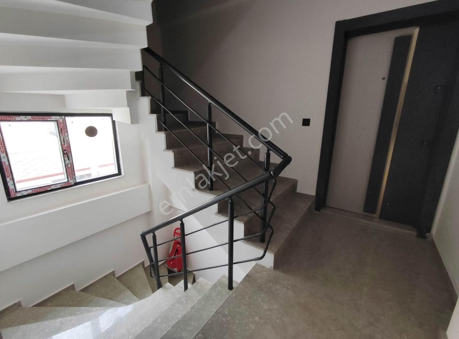 Çiftlikköy Sahilde Caddeye Cephe Sıfır 4+1 Dubleks Daire - Görsel 3