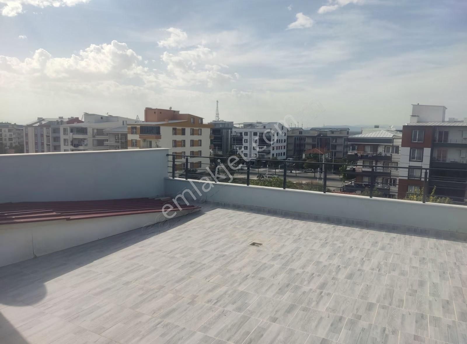 Reşat Bey Mahallesi Erzumlar Derneğine Yakin Konumda