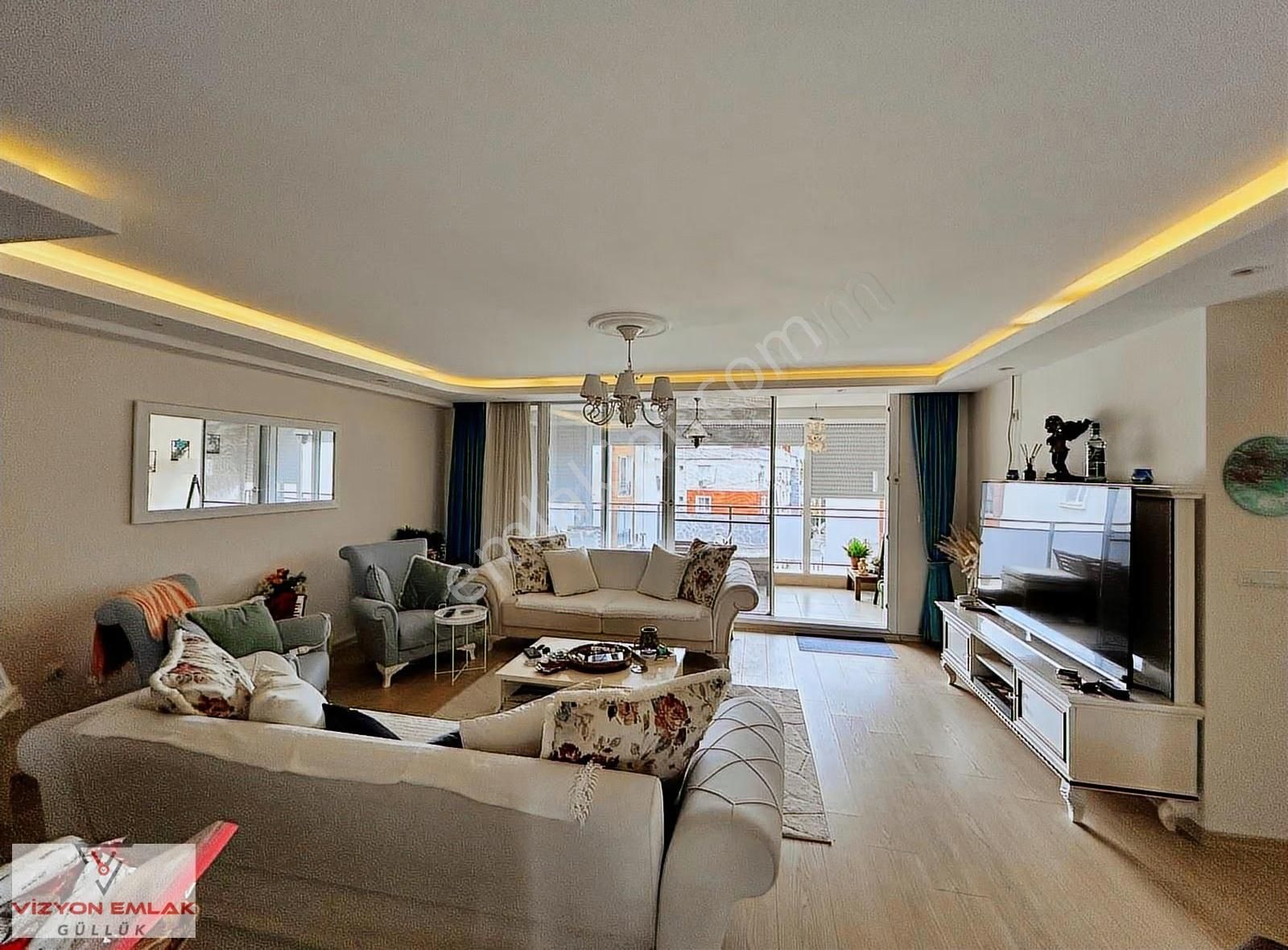 Muğla Güllük Neka Sitesinde Denize 50 Metre Mesafede 5+1 Daire - Görsel 14