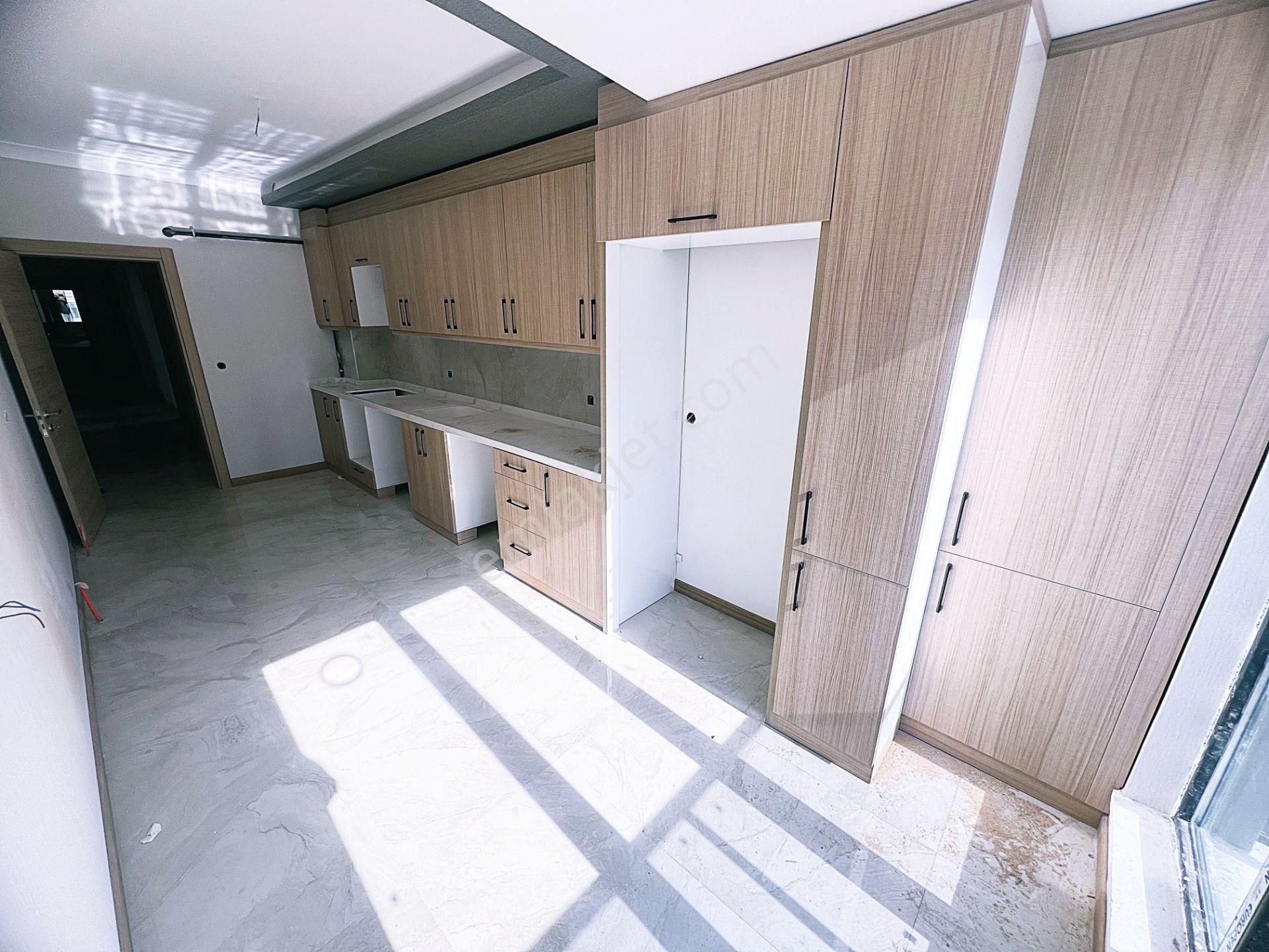 Cihandan Güventepe Kalaballı Güventepe Cadde Yakını Satlık 3+1 - Görsel 3