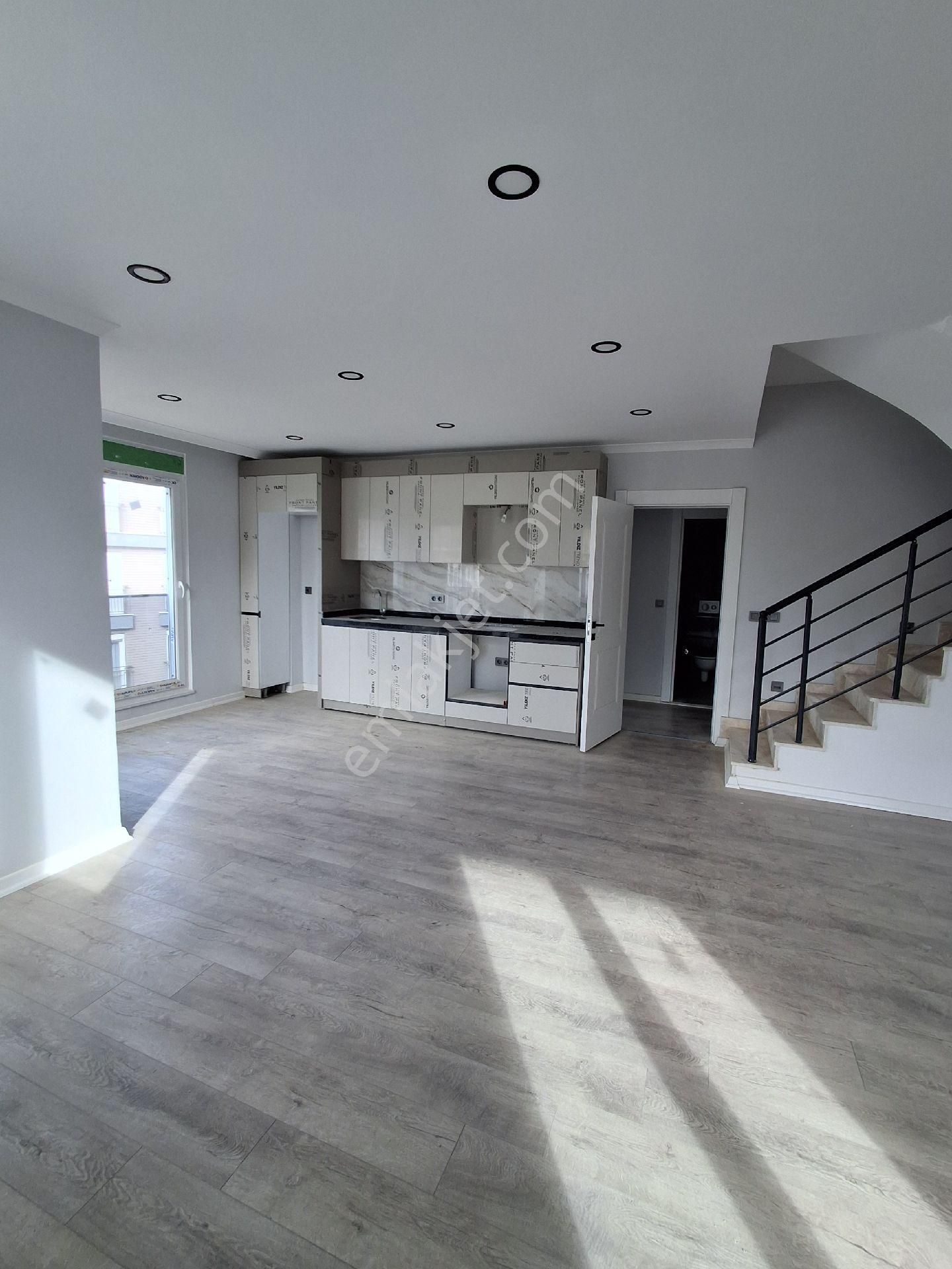 Ilıca'da Merkezi Konumda 4+1 Dubleks