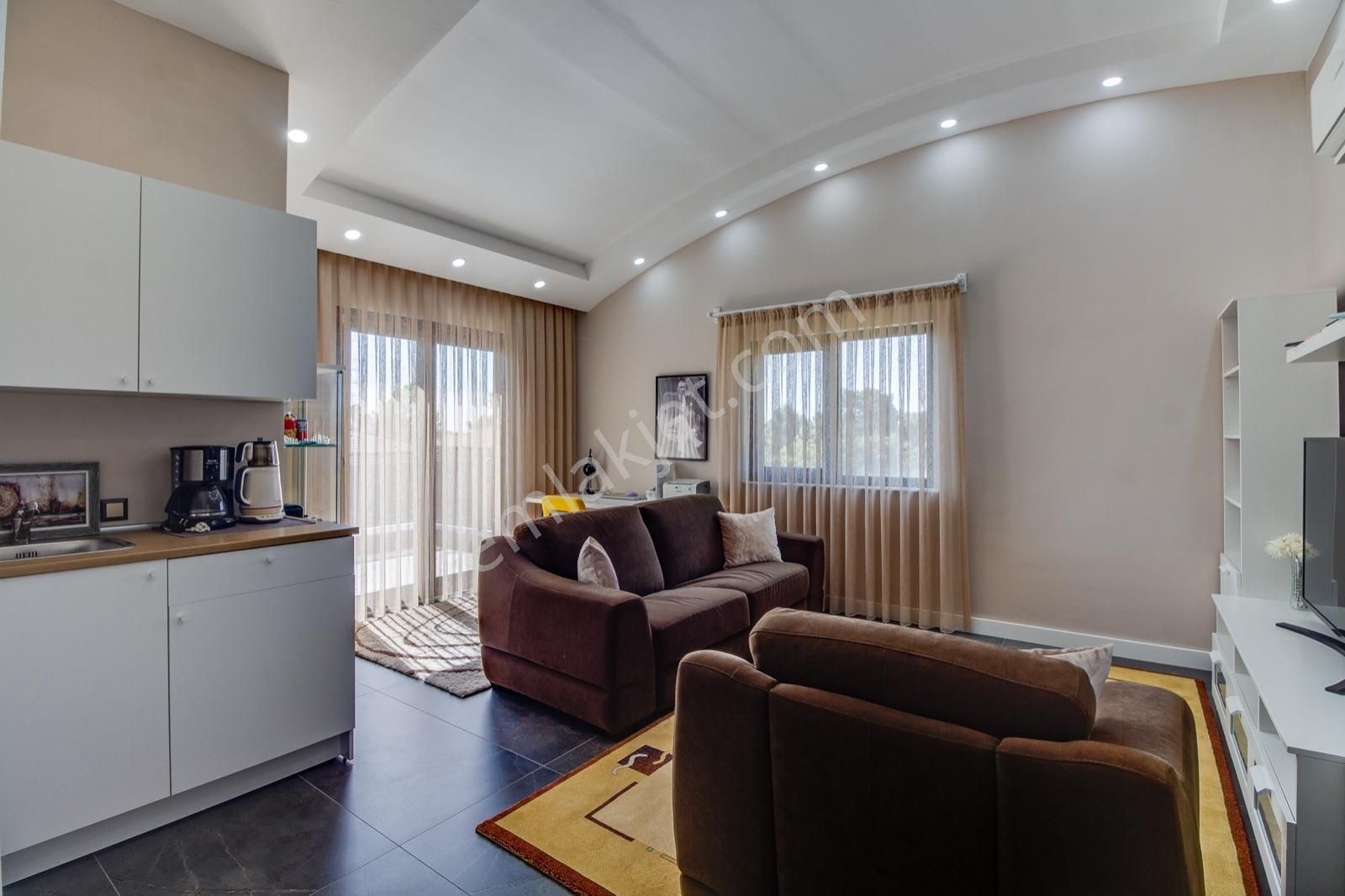 Yeşilbayır'da Özel Tasarım Geniş Ve Modern 6+1 Tripleks Villa - Görsel 32