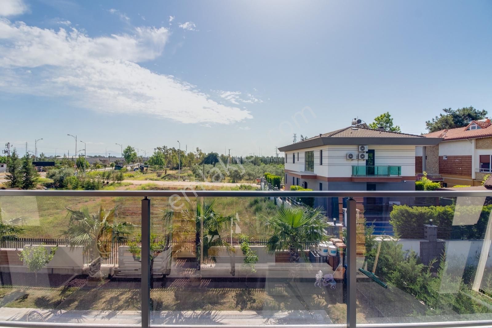 Yeşilbayır'da Özel Tasarım Geniş Ve Modern 6+1 Tripleks Villa - Görsel 27