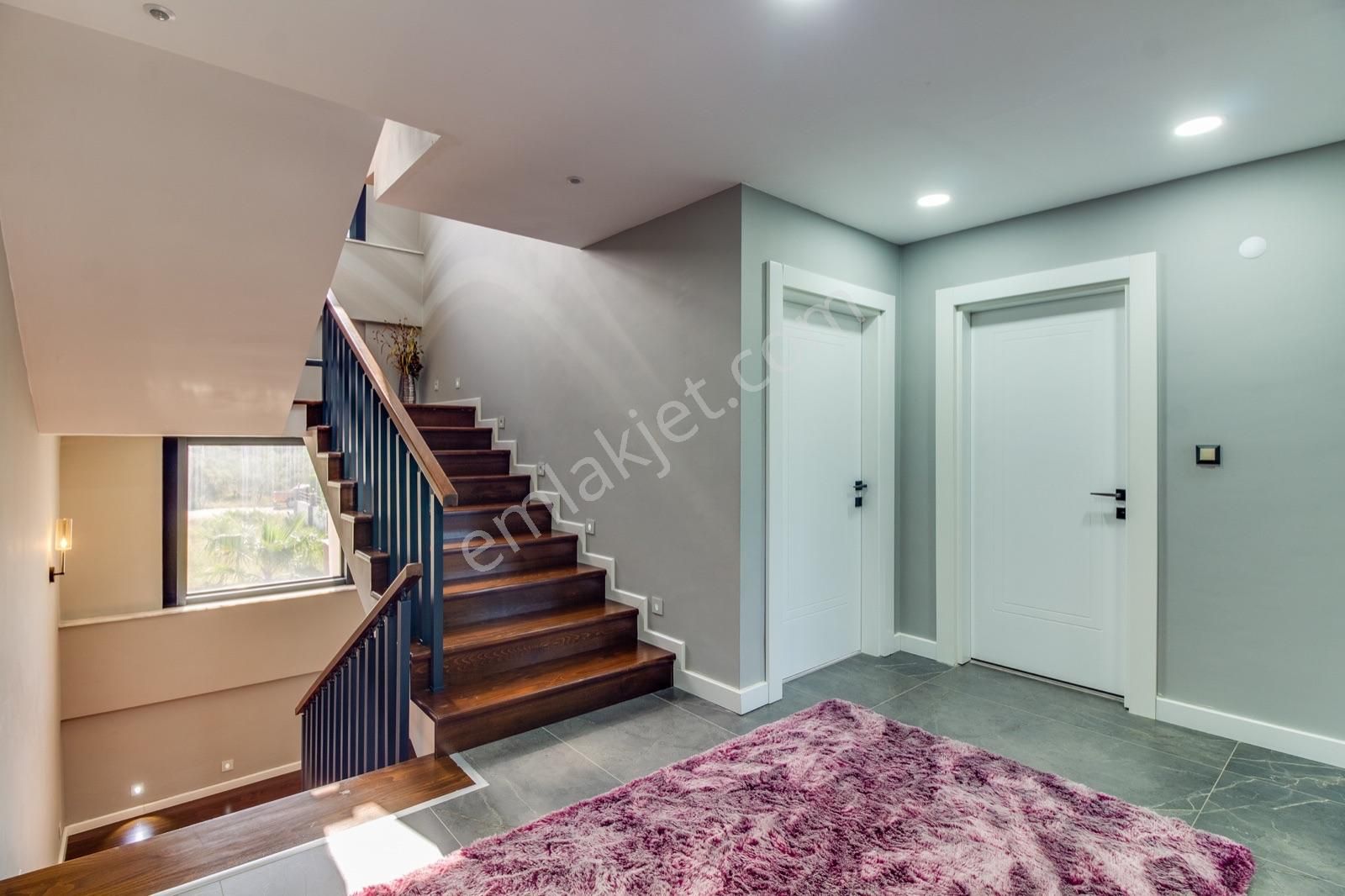 Yeşilbayır'da Özel Tasarım Geniş Ve Modern 6+1 Tripleks Villa - Görsel 18