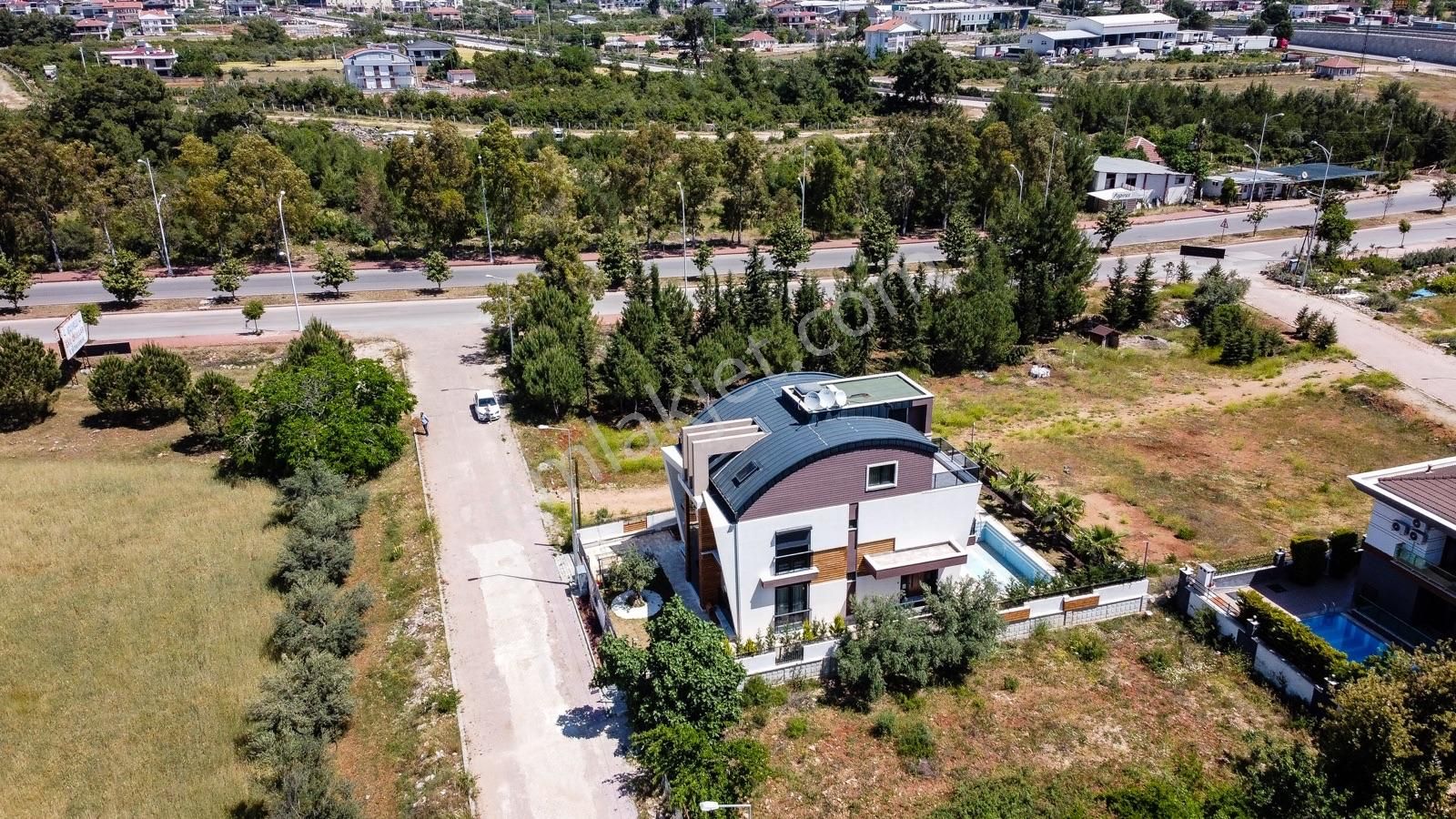 Yeşilbayır'da Özel Tasarım Geniş Ve Modern 6+1 Tripleks Villa - Görsel 8
