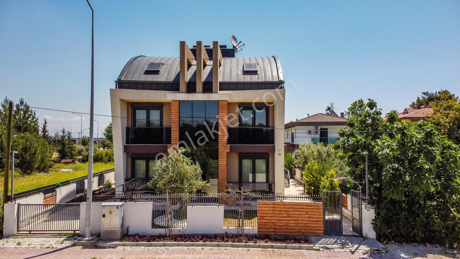 Yeşilbayır'da Özel Tasarım Geniş Ve Modern 6+1 Tripleks Villa - Görsel 6