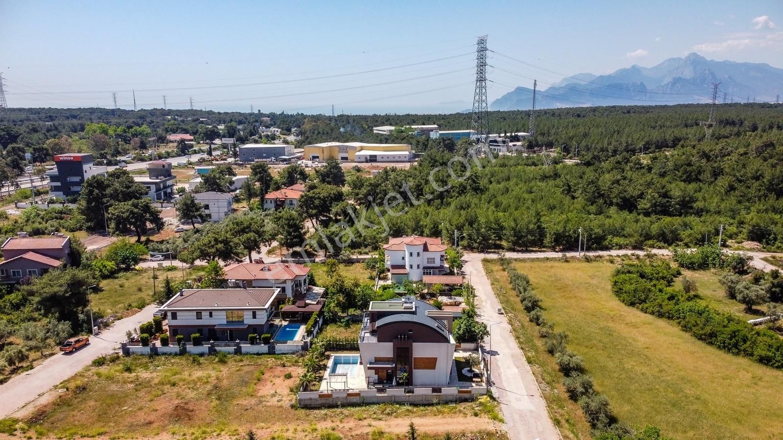 Yeşilbayır'da Özel Tasarım Geniş Ve Modern 6+1 Tripleks Villa - Görsel 2