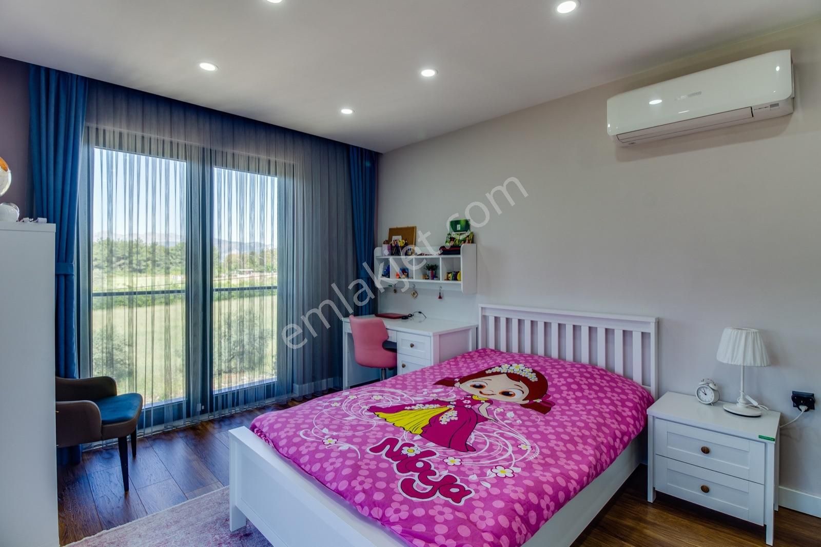Yeşilbayır'da Özel Tasarım Geniş Ve Modern 6+1 Tripleks Villa - Görsel 29