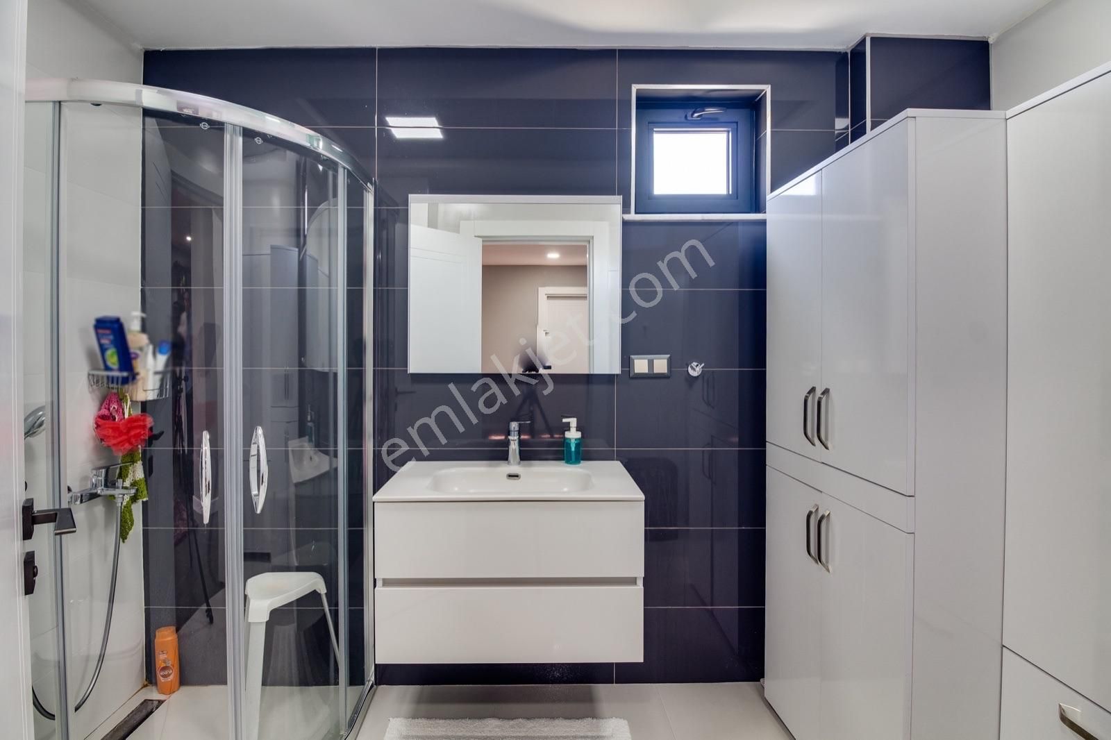 Yeşilbayır'da Özel Tasarım Geniş Ve Modern 6+1 Tripleks Villa - Görsel 24