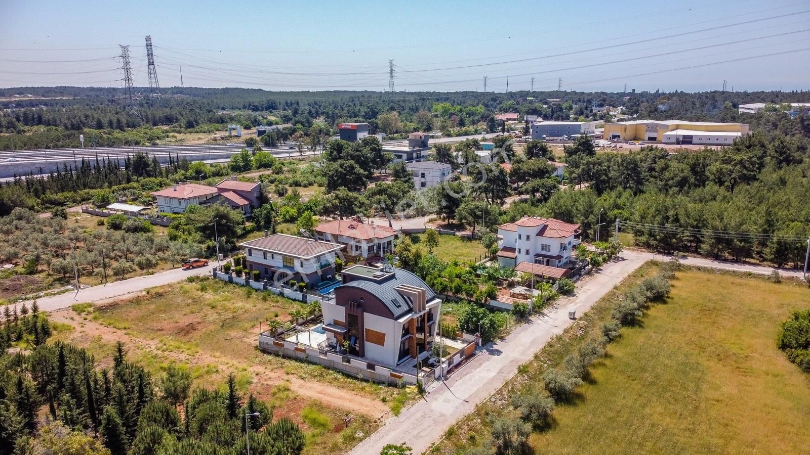 Yeşilbayır'da Özel Tasarım Geniş Ve Modern 6+1 Tripleks Villa - Görsel 3