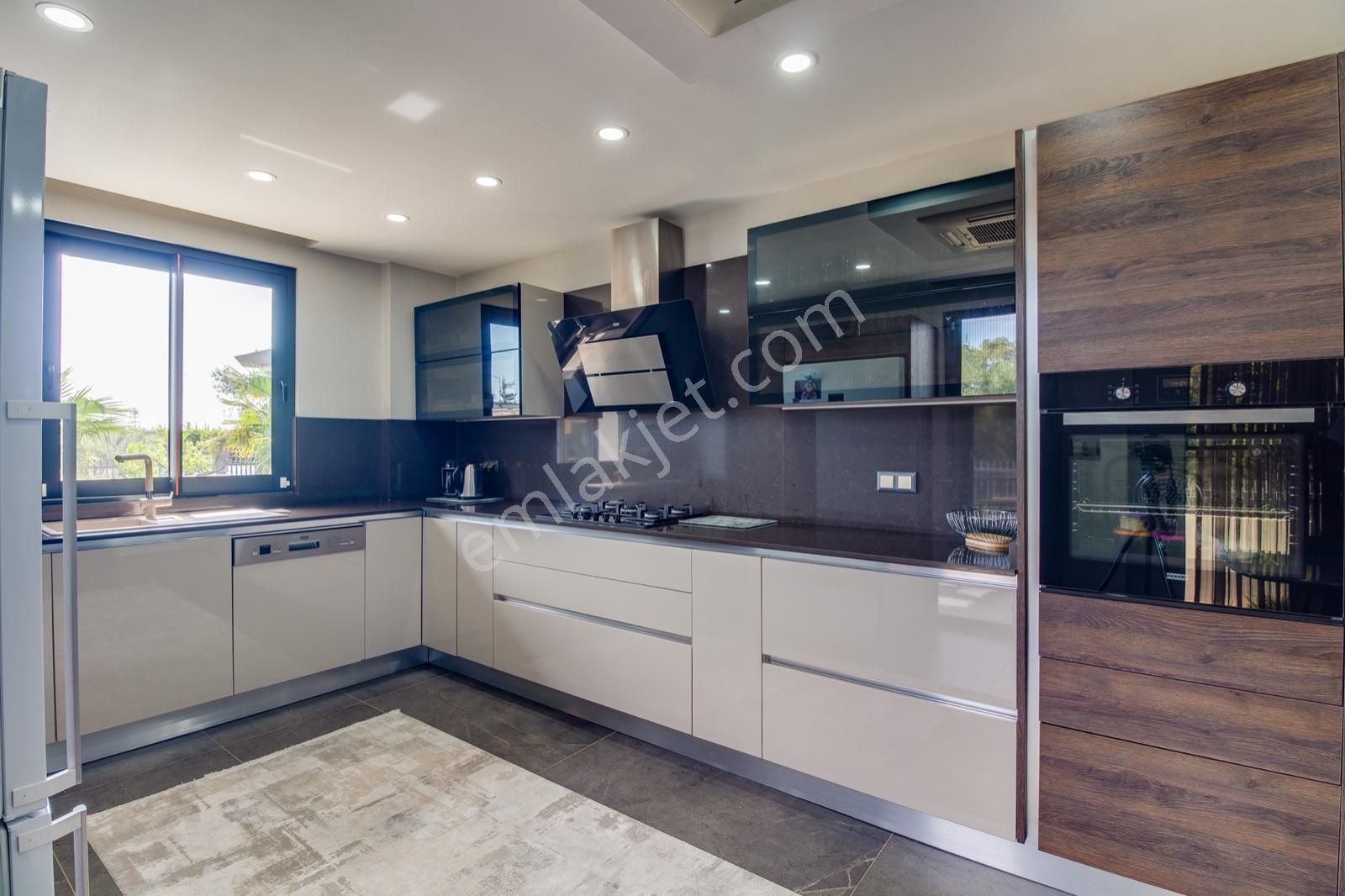 Yeşilbayır'da Özel Tasarım Geniş Ve Modern 6+1 Tripleks Villa - Görsel 17