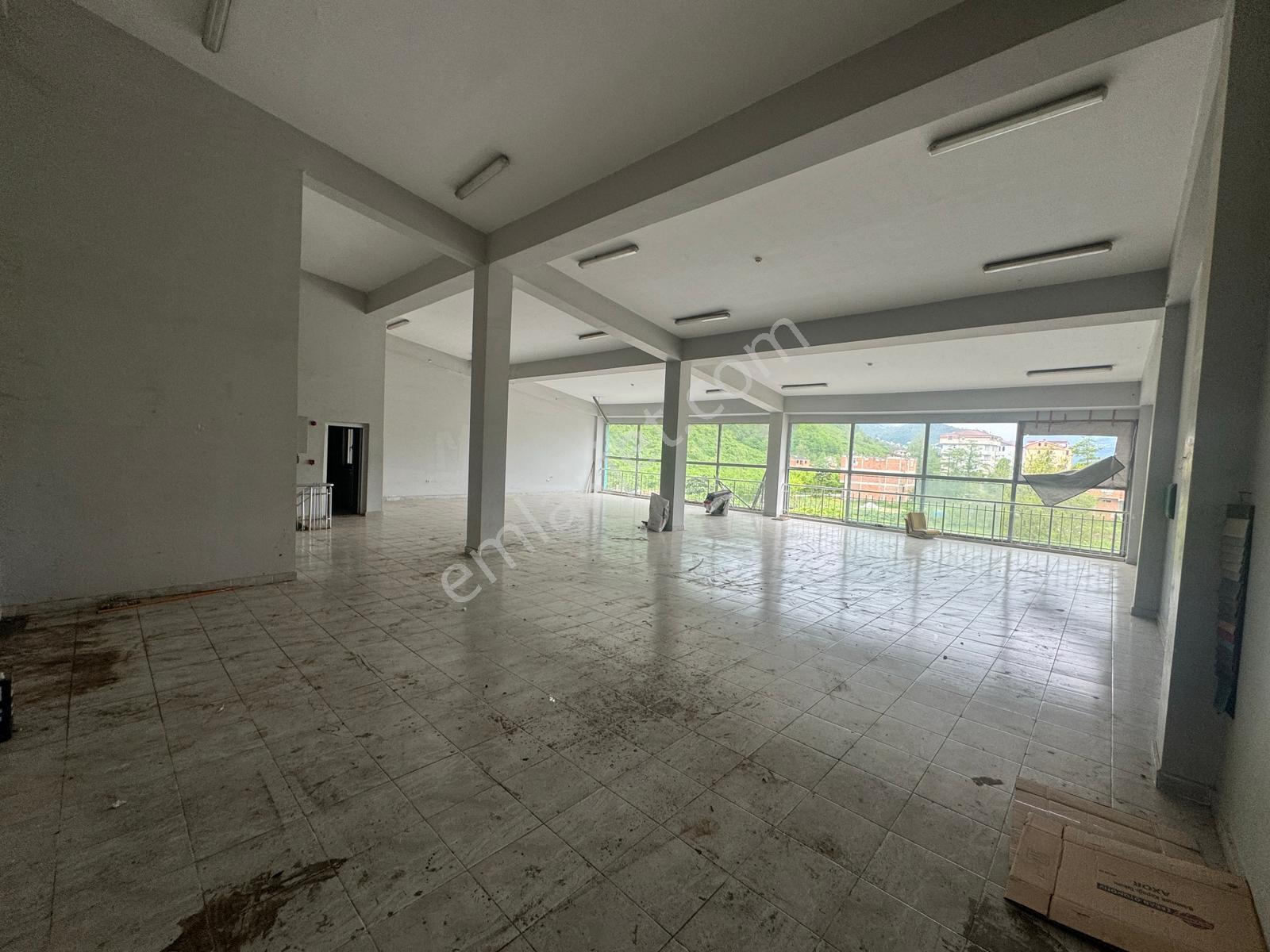 Trabzon Araklı Sanayi'de Satılık Galeri Katlı Dükkan - Görsel 8
