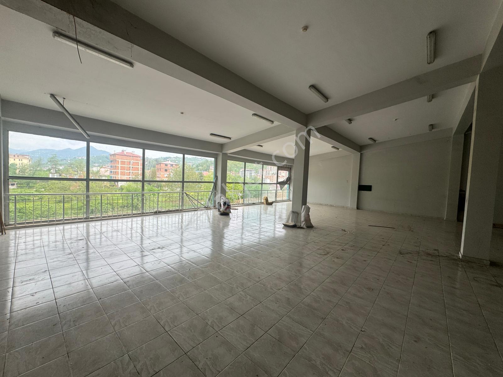 Trabzon Araklı Sanayi'de Satılık Galeri Katlı Dükkan - Görsel 13