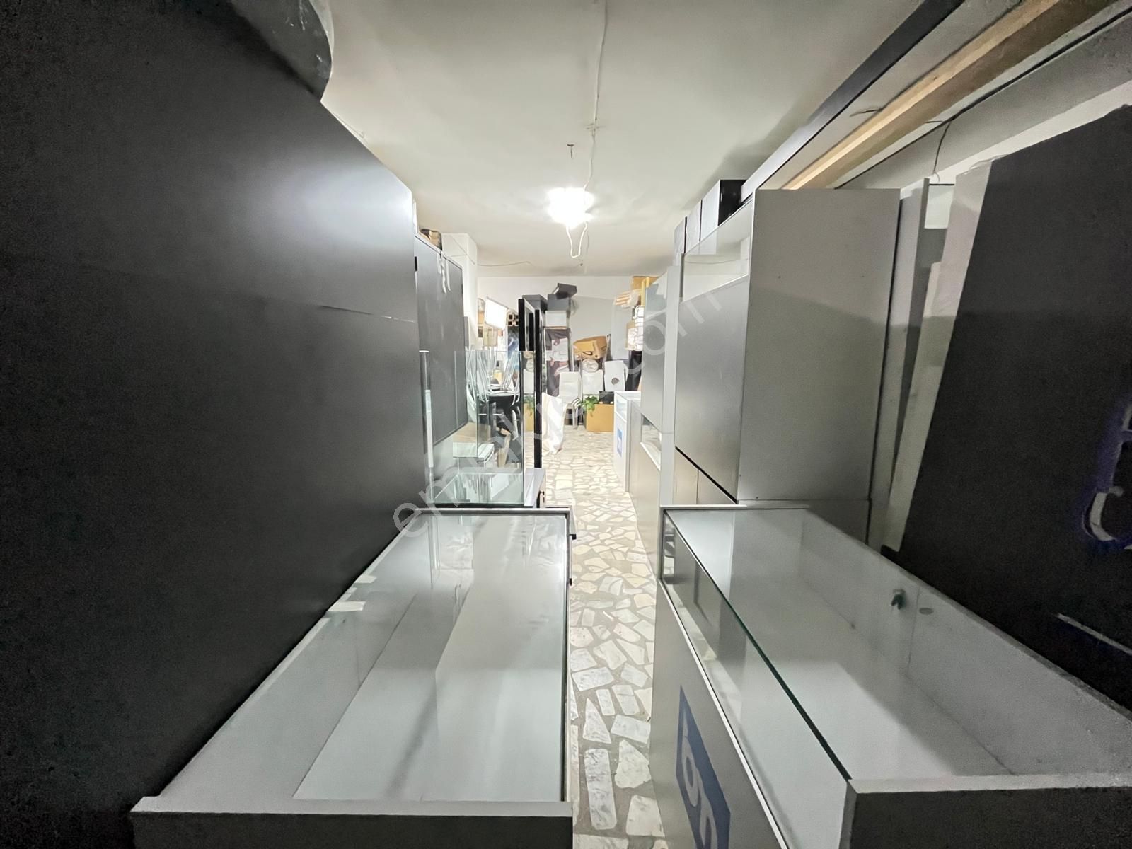 Yusuf Emlaktan Satılık Dükkan Kartaltepede - Görsel 19