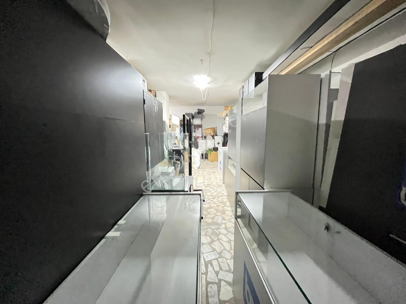 Yusuf Emlaktan Satılık Dükkan Kartaltepede - Görsel 18